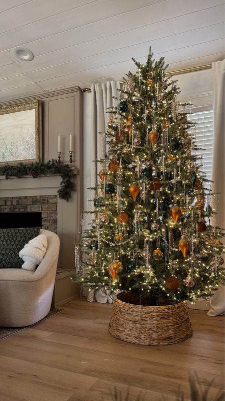 Vintage Christmas tree

#LTKhome #LTKstyletip #LTKSeasonal