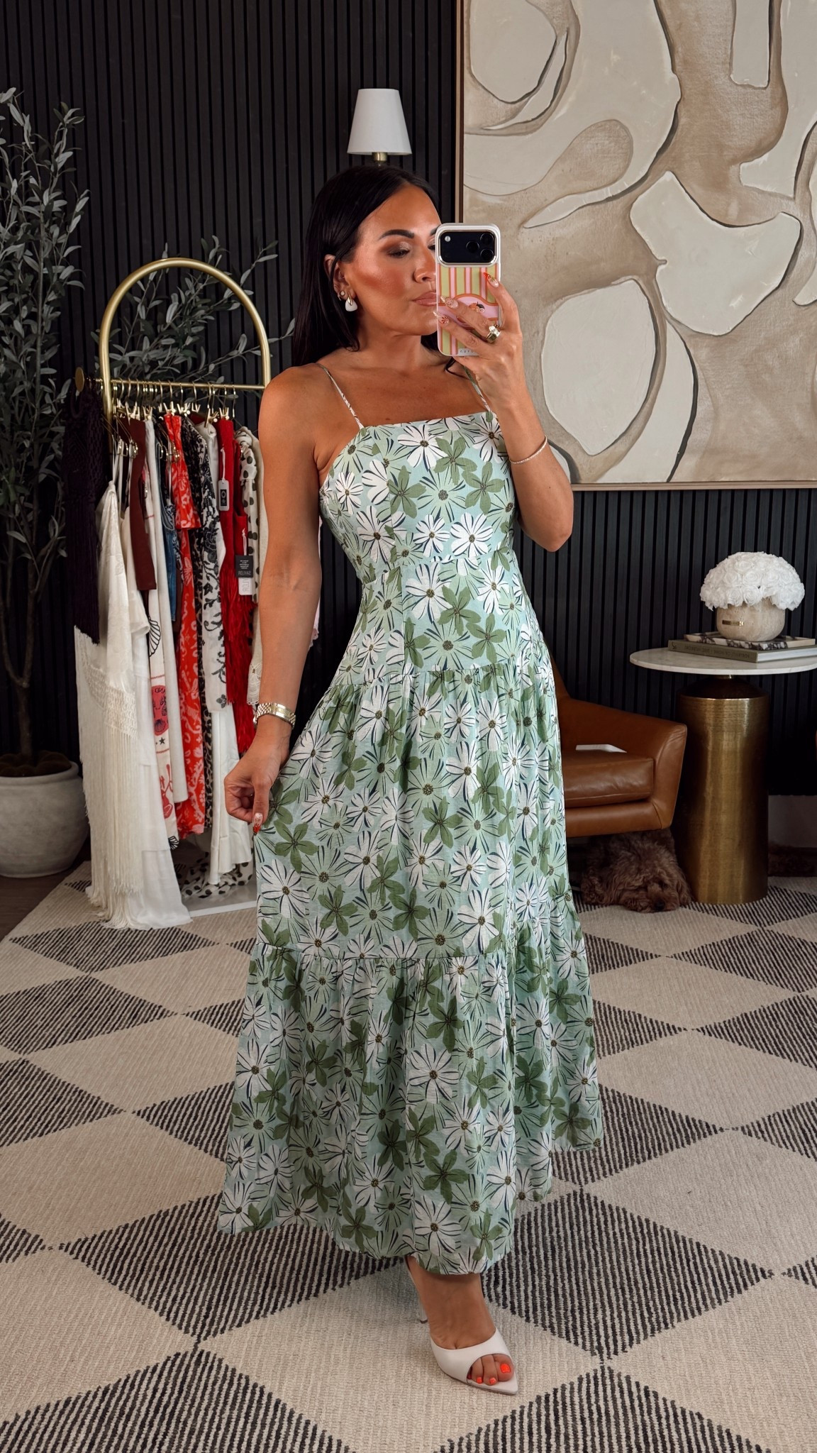 Absolutely gorgeous dress. 

Wearing a small 