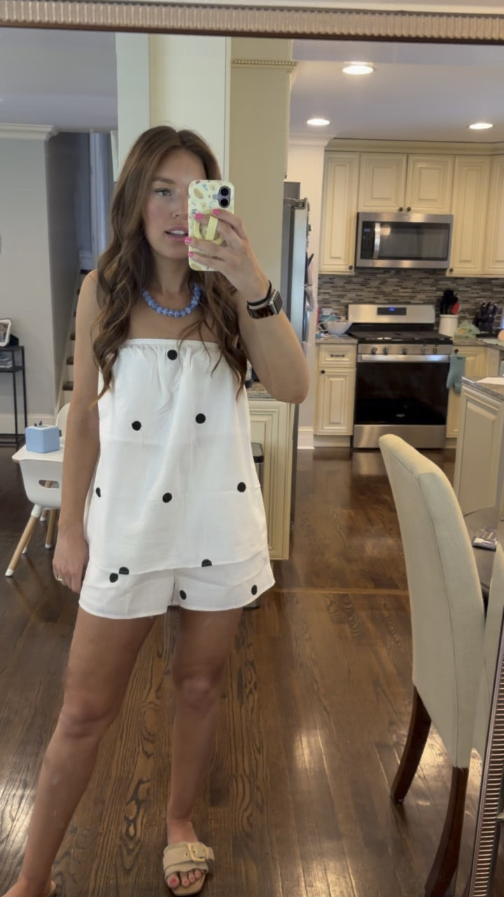 Wearing size M. Comes in a ton of different colors! 


Two piece set / summer outfit / summer / shorts / ootd

#LTKootd #LTKgrwm #LTKmomlife