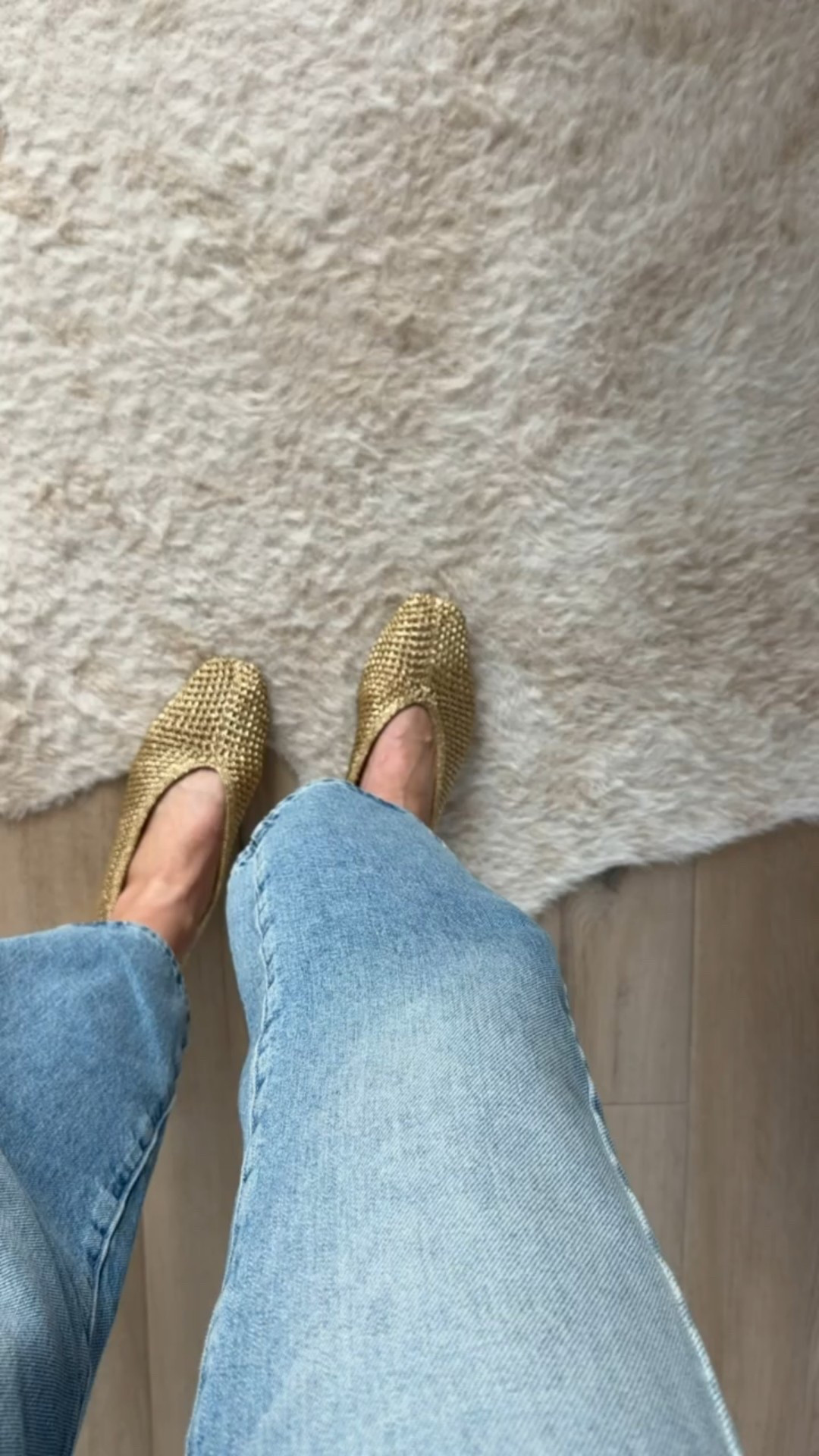 Metallic ballet flats, gold metallic, spring shoes, cute shoes, anna monteiro, blushingrosestyle, annabrstyle.

Use Spanx code ANNAMXSPANX for buttondown shirt.

#LTKOver40