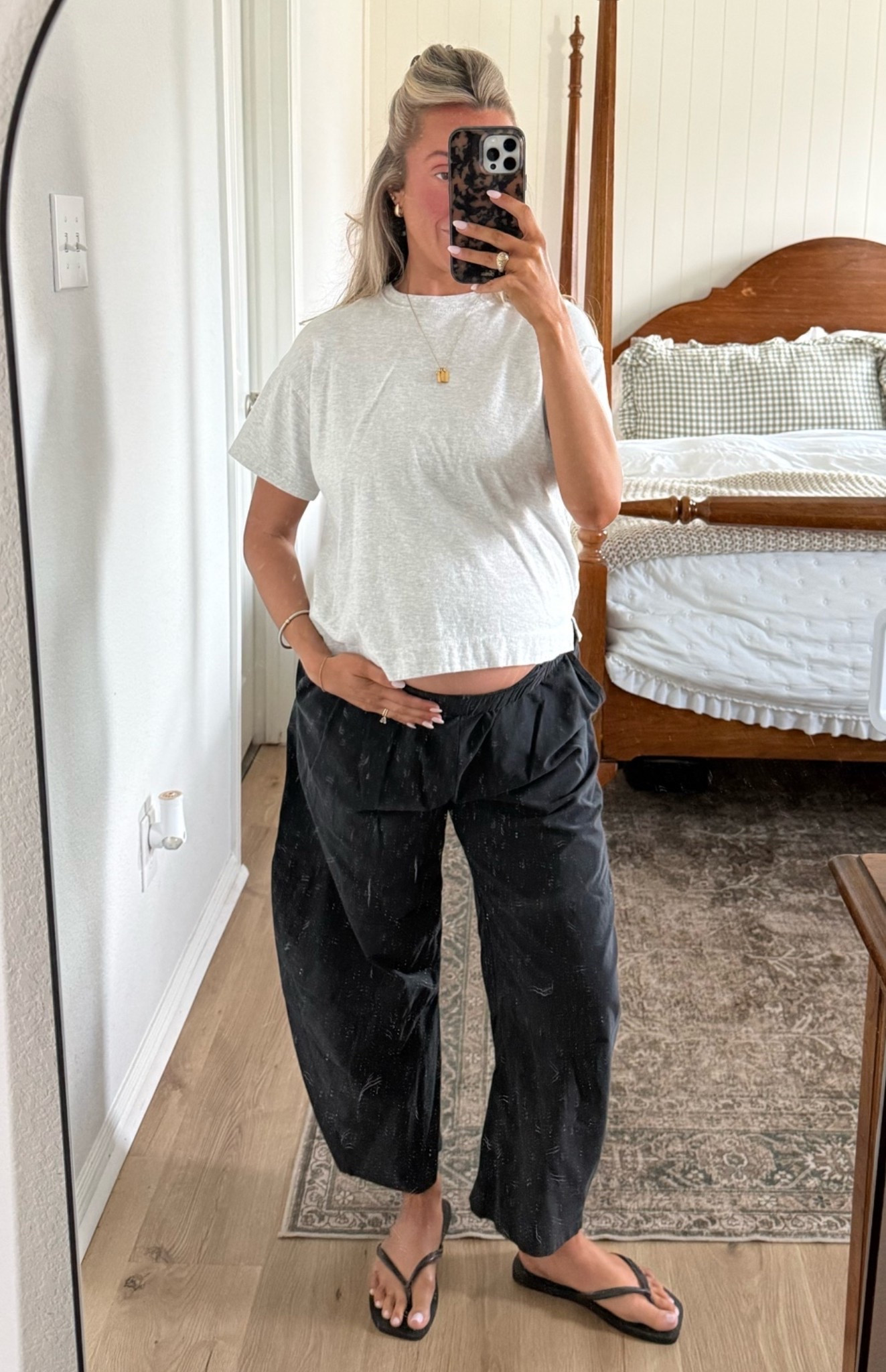 best pants ever! so comfy and the waist band is so stretchy. also love this vintage tee from old navy. medium in both! 

linking similar pants since these are currently out of stock