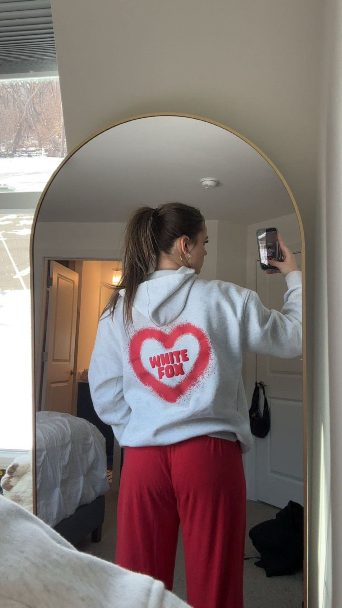 the perfect valentine’s day comfy outfit ❤️💋 Hoodie from White fox Size Medium, Pants from Hollister Size xs

#LTKValentine #LTKdayinmylife #LTKootd