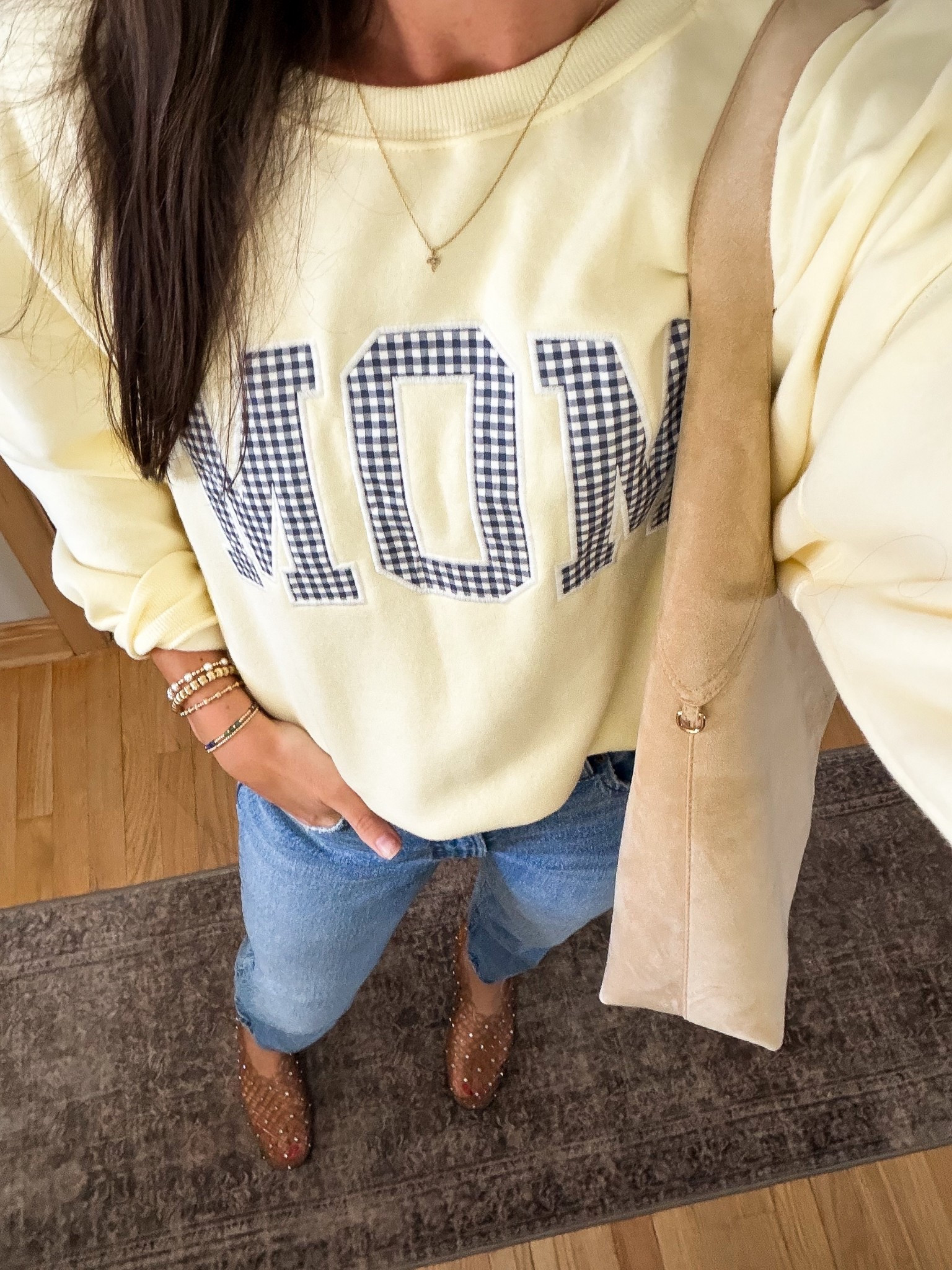 Casual spring outfit 

Sweatshirt - medium 
Jeans - size 26 regular 