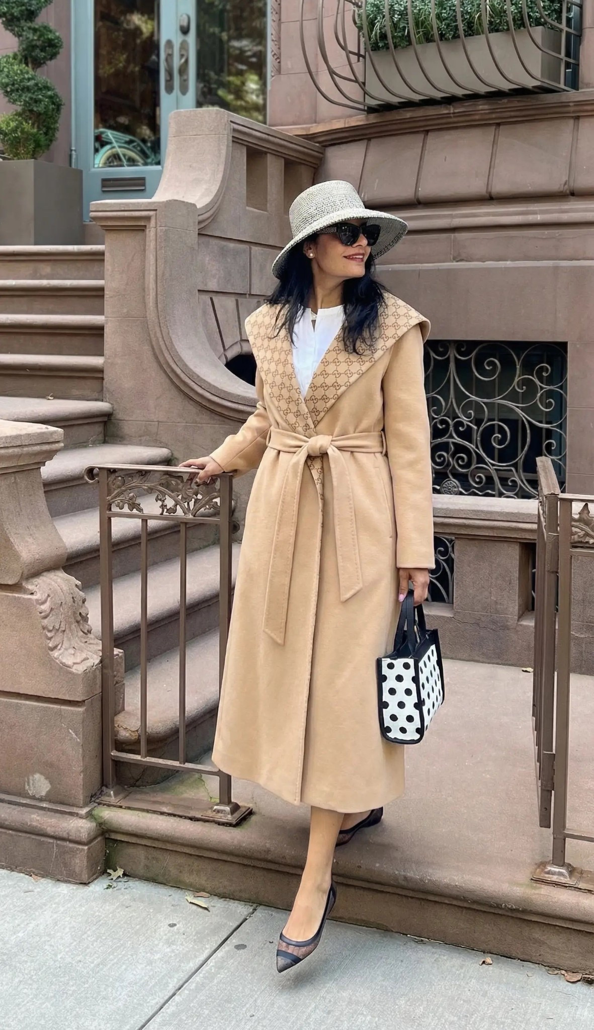 Little bit of a “splurge” look but these investment pieces are timeless and classic that you’ll wear again and again! #ElevatedOutfits #ChicFallOutfit