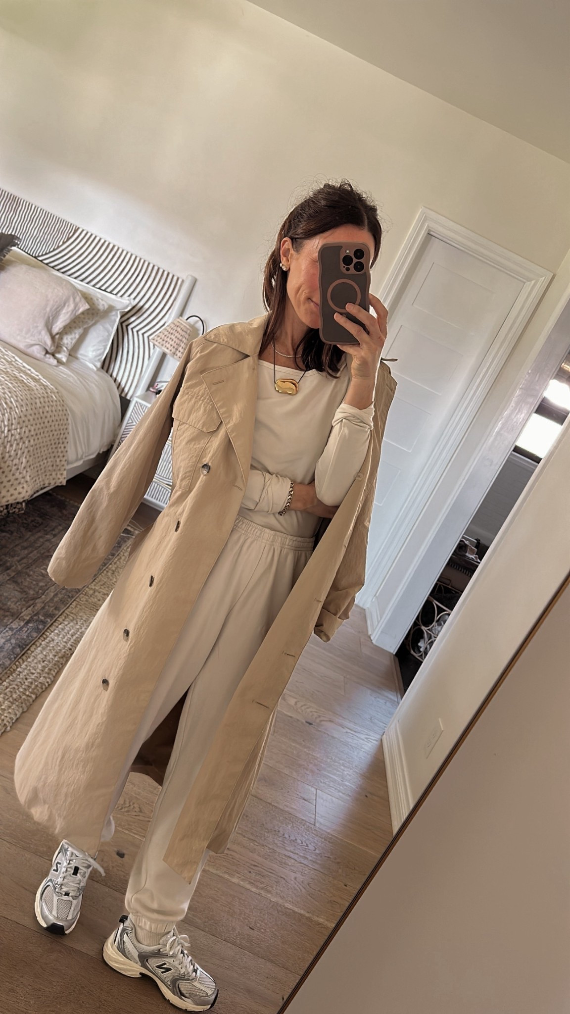 love the @vuoriclothing Sedona Sweatpant….. they’re made from the softest French Terry and are perfect for days when you want to be an 11/10 on the comfort scale. The fitted boat neck top balances out the looser fit of the sweatpants perfectly. 

#LTKOver40 #LTKPetite