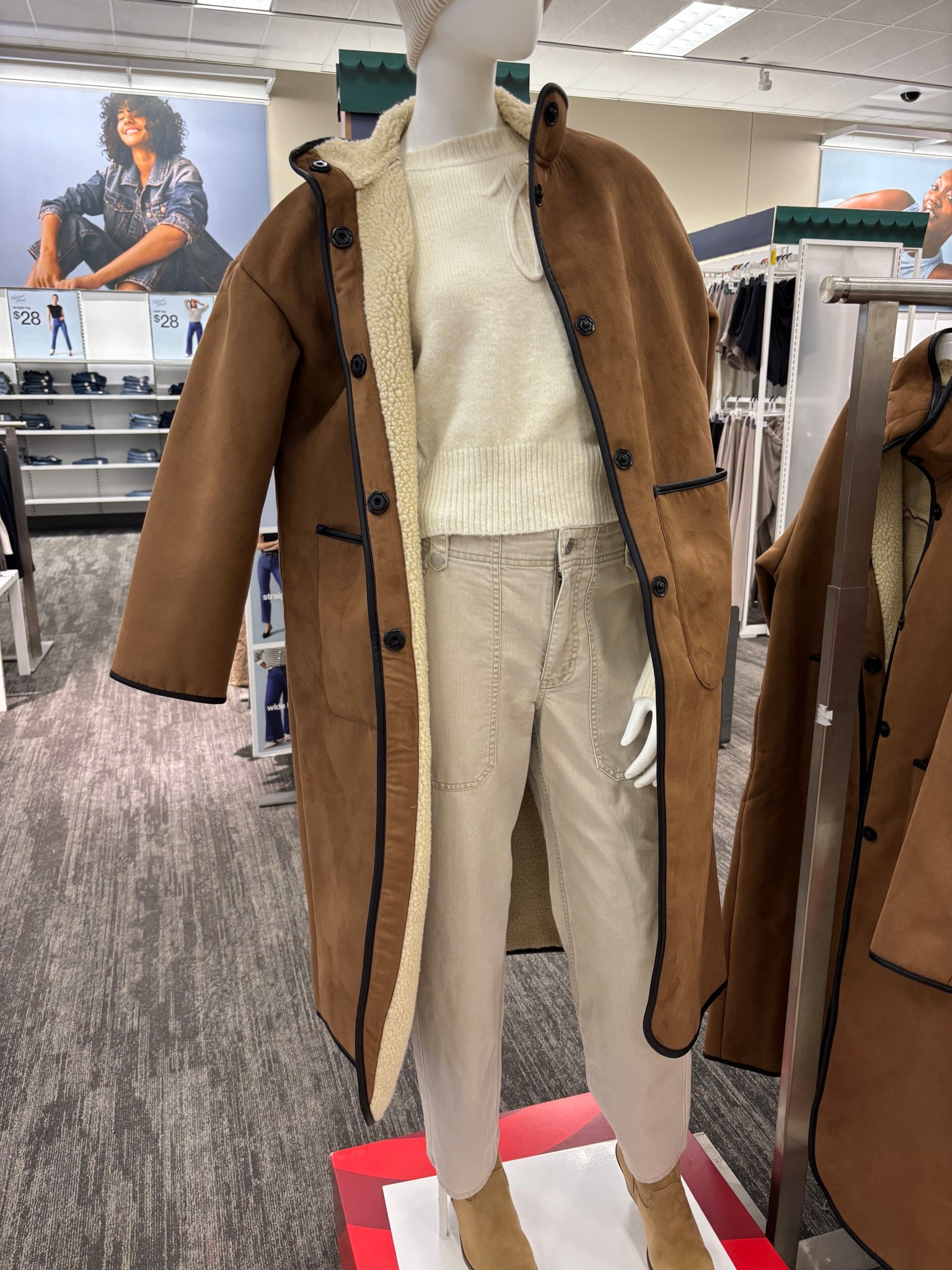 Women’s faux suede long coat 


#LTKFindsUnder50 #LTKSeasonal #LTKGiftGuide