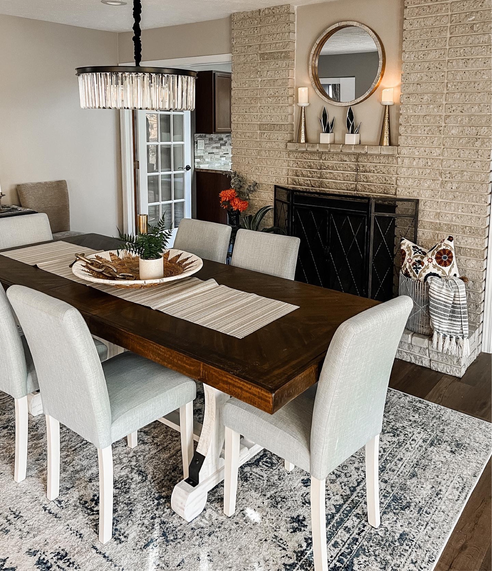 Dining room 

#decorbymorr #interiordesign #interiordecorator #eatinstyle

#LTKhome