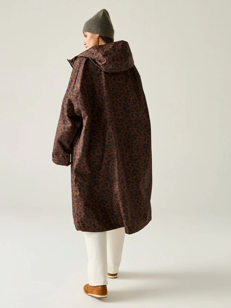 Leopard Braun - Regatta Oversized Wasserfester Umkleidemantel mit Borg-Fleecefutter | Next EU