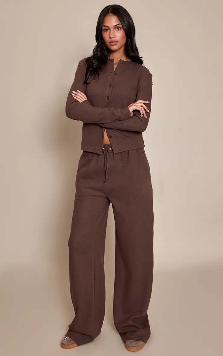 Chocolate PrettyLittleThing Chocoladebruin Tall Zachte Wide Leg Joggingbroek | Boohoo NL | Boohoo.com (NL)