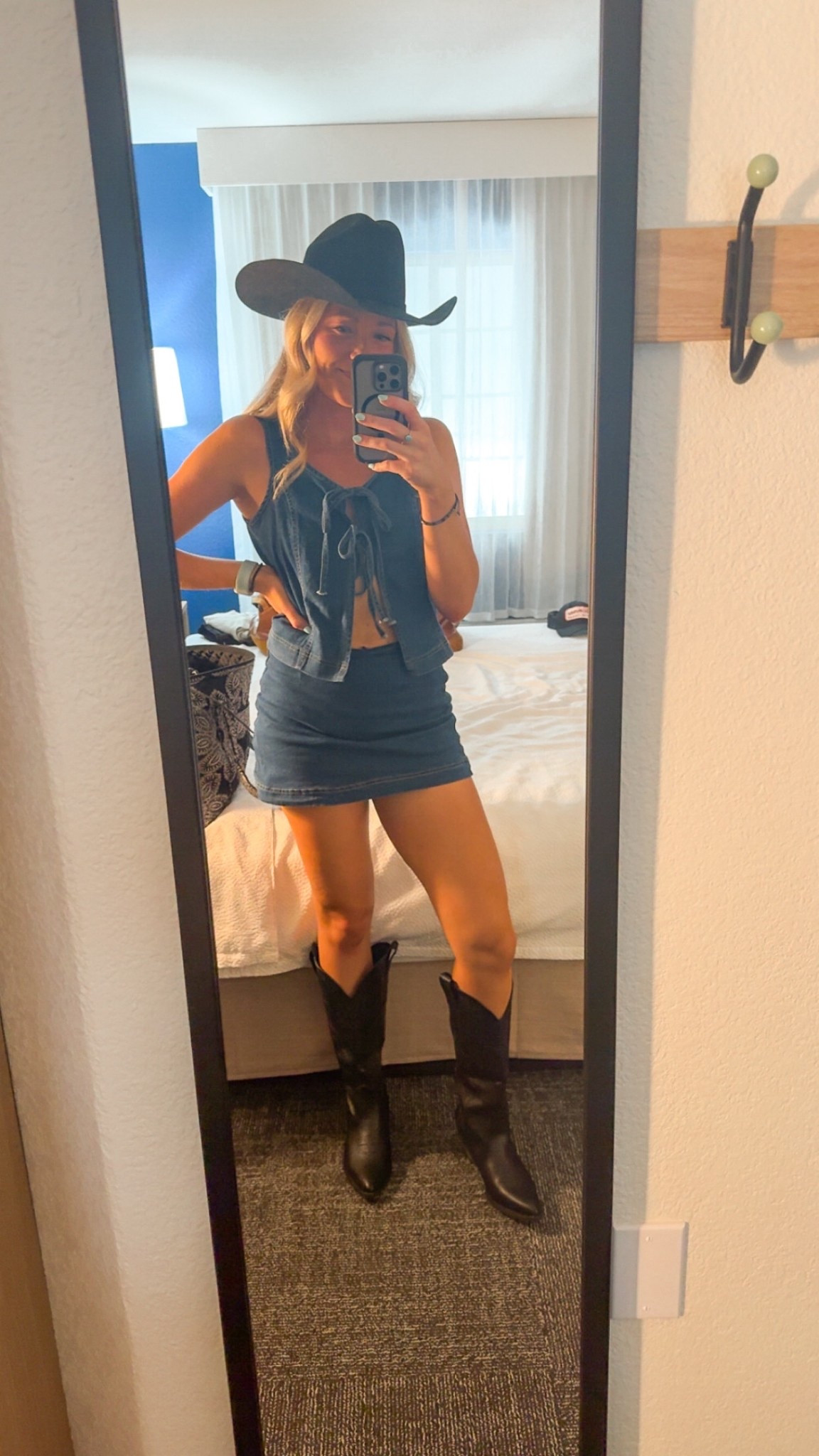 Morgan Wallen outfit 🎶🎤❤️

- Wearing a medium in the denim set
- thrifted cowboy hat 😍🧲
- boots are Amazon 
