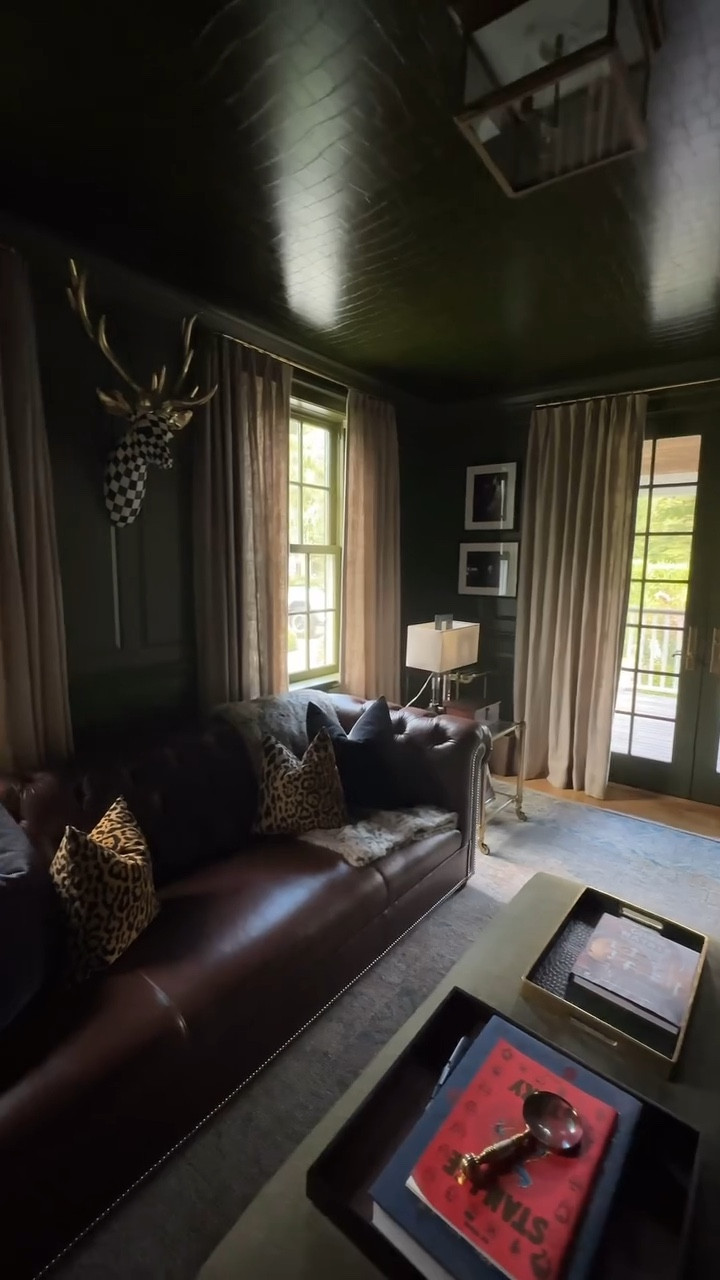 There’s no place like home 💚 Linking some of my exact wallpaper and similar!

#LTKHome #LTKVideo