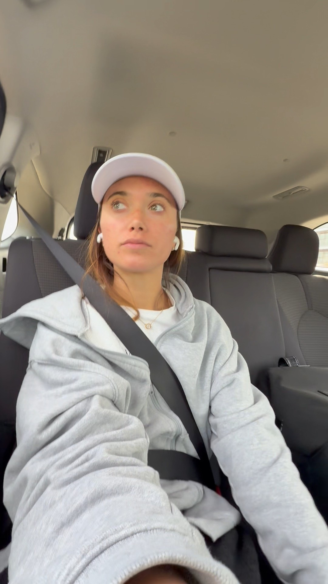 Classic last minute travel outfit- hat, white tshirt, zip up 🤝