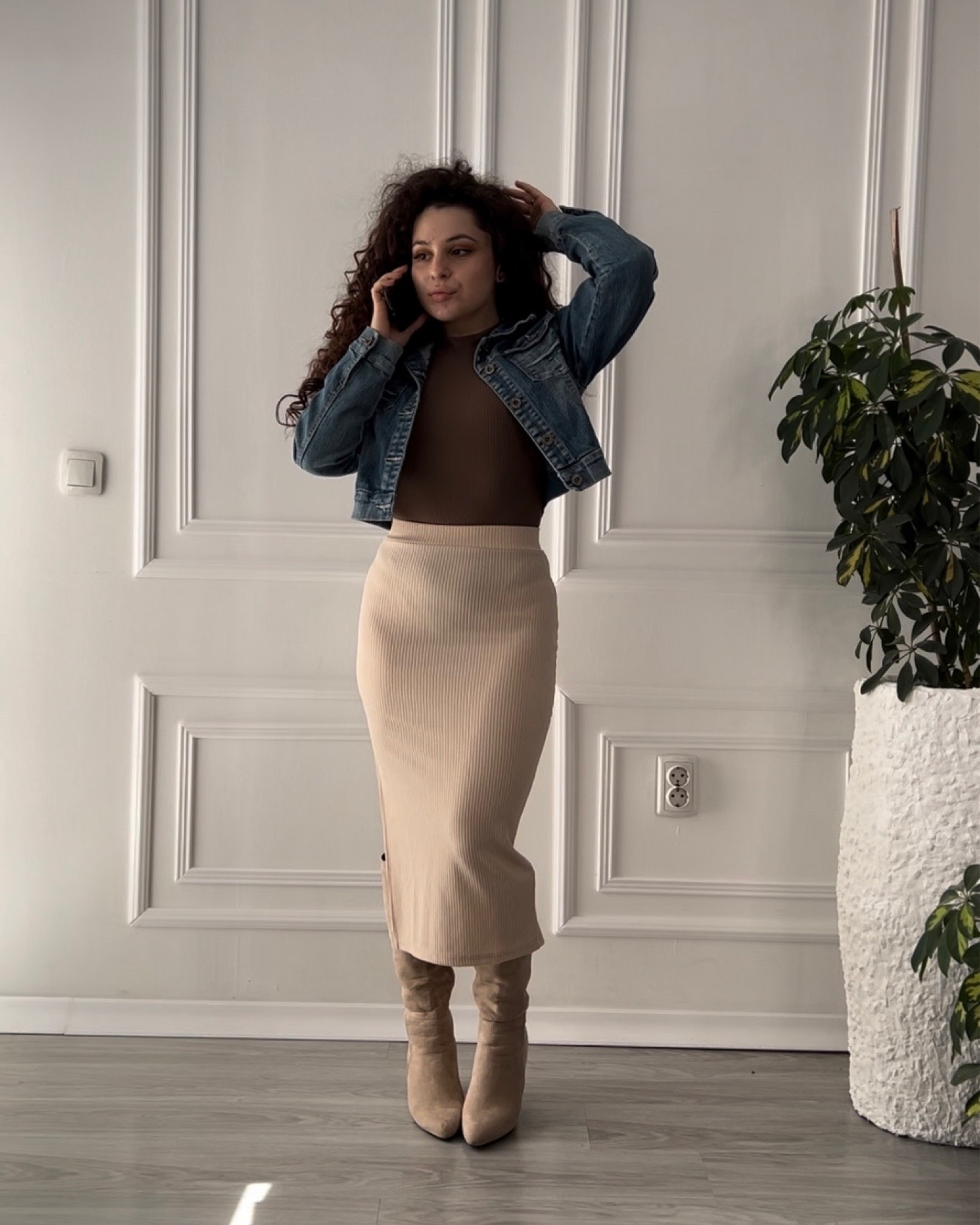 Bodysuit: size Petite XS 
Skirt: size XS
Jacket: size S
Boots: size CN40 (true to size)

Shein code: lostaholics 
•
Midi skirt, brown bodysuit petite , knee high boots , jeans jacket cropped 