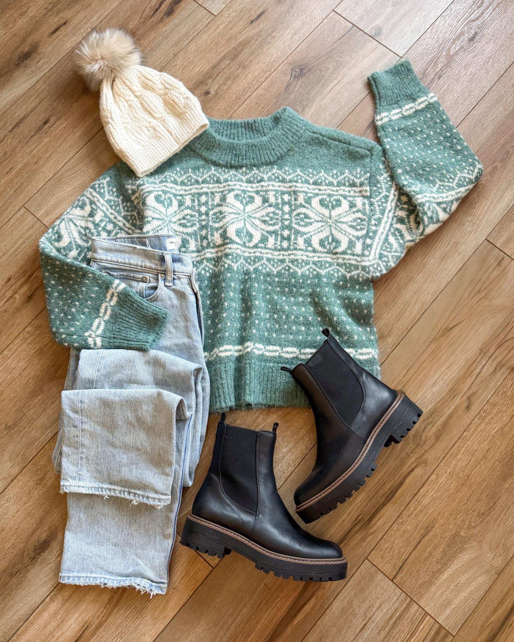 casual winter outfits. 90s jeans. 

#LTKActive #LTKSeasonal