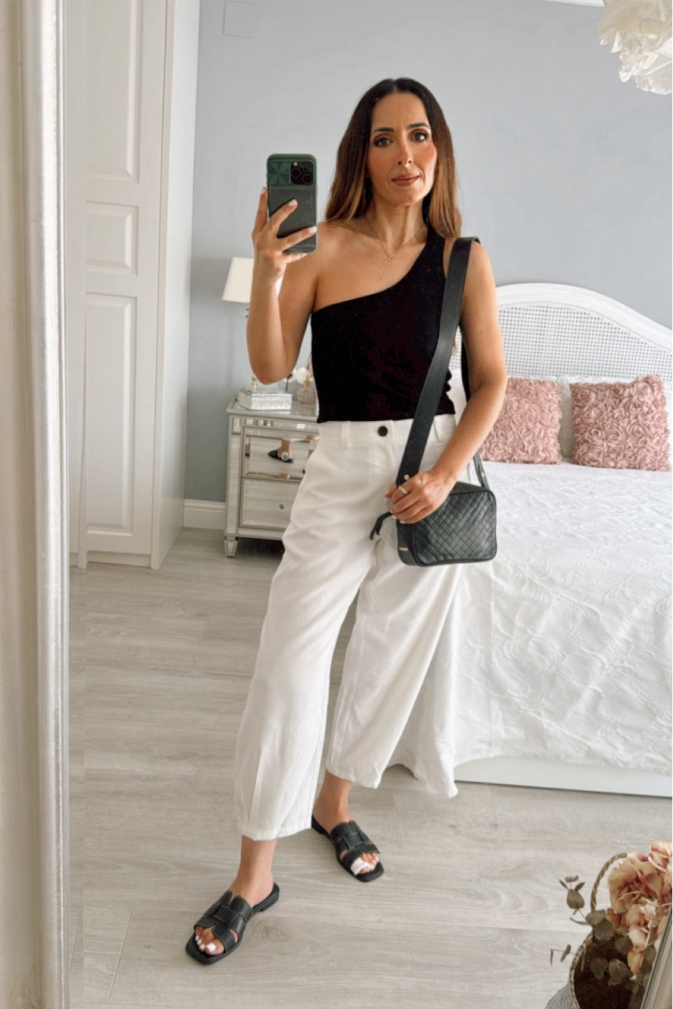 Look de verano con jeans barrel balloon y sandalias similares Hermes  #LTKH&M #h&m #bag #jeans #LTKESPANA 

#LTKsummer #LTKeurope #LTKshoes

#LTKsale #LTKworkwear #LTKautumn