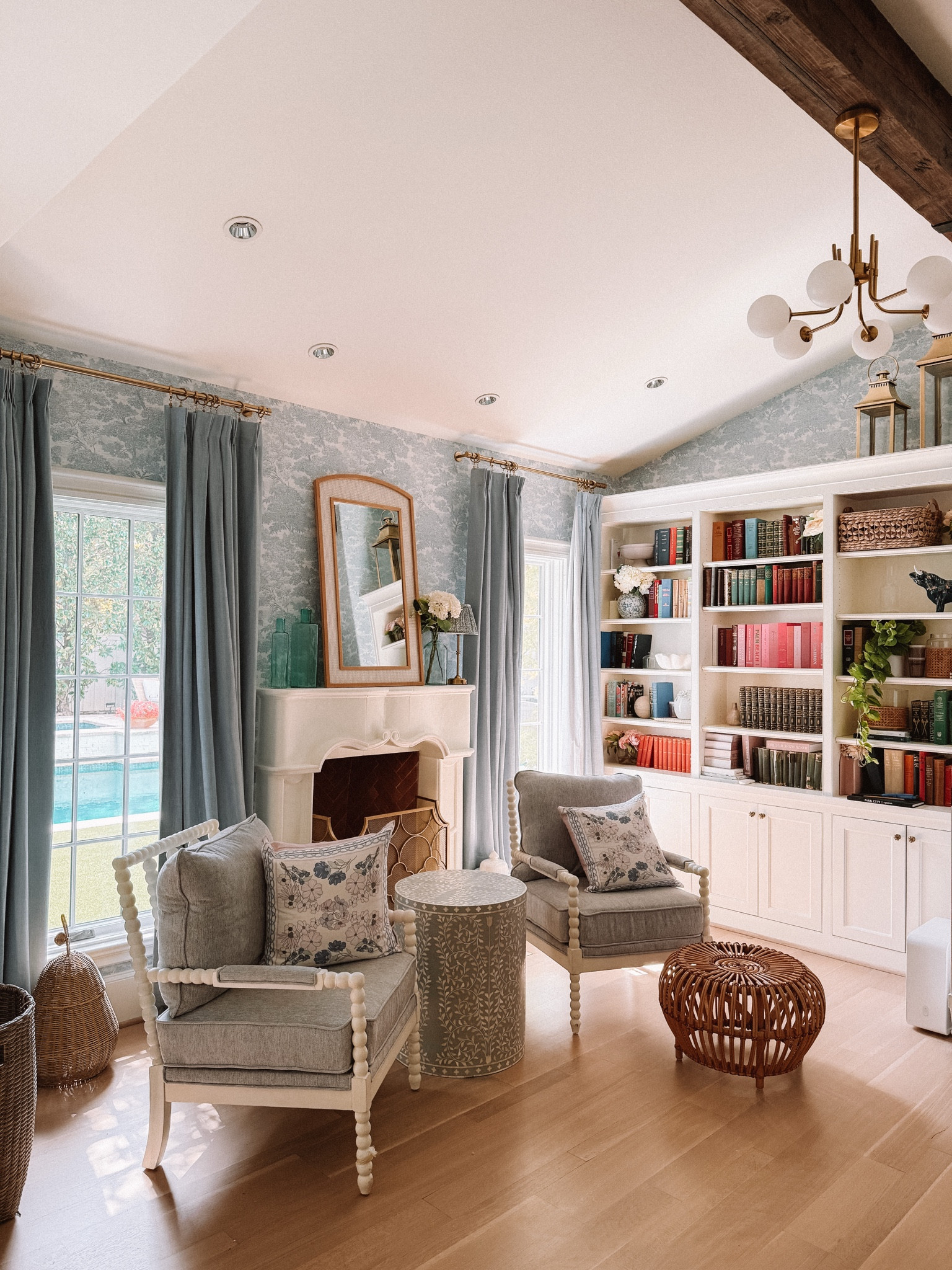 Creating a bedroom that feels like a retreat starts with the details 🌿✨
This new wallpaper adds instant texture and character, while layered linens, cozy lighting, and soft neutral accents pull it all together. A calm, intentional space to begin and end every day.

#BedroomDecor #WallpaperIdeas #HomeDecorInspiration #CozyBedroom #InteriorDesign #Wallcovering #AccentWall #ModernTraditionalStyle #HomeStyling #AmazonHomeFinds #CaseyWiegand #RoomMakeover #BedroomWallpaper #InteriorDesignInspo #CozyHomeDecor #NeutralHomeStyle

#LTKHome #LTKFallSale #LTKSeasonal