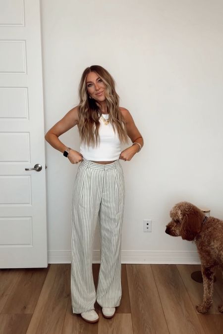 My favorite linen trousers from Abercrombie! I’m wearing a size 25 long 