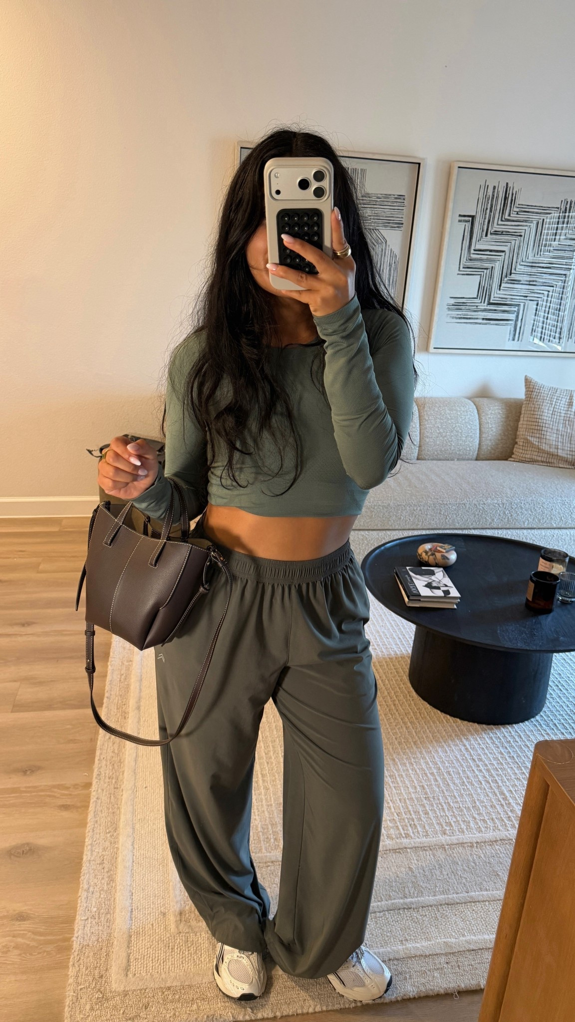 Gym day 💚🏹 wearing size small regular length and 4 top!