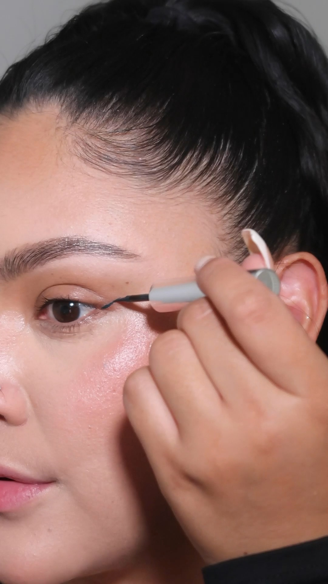 Fall Makeup 
Sephora Collection felt tho liquid eyeliner - forest green
MAC cosmetics - colour excess eyeliner pencil - hell bent 

#LTKbeauty #LTKHoliday #LTKSeasonal