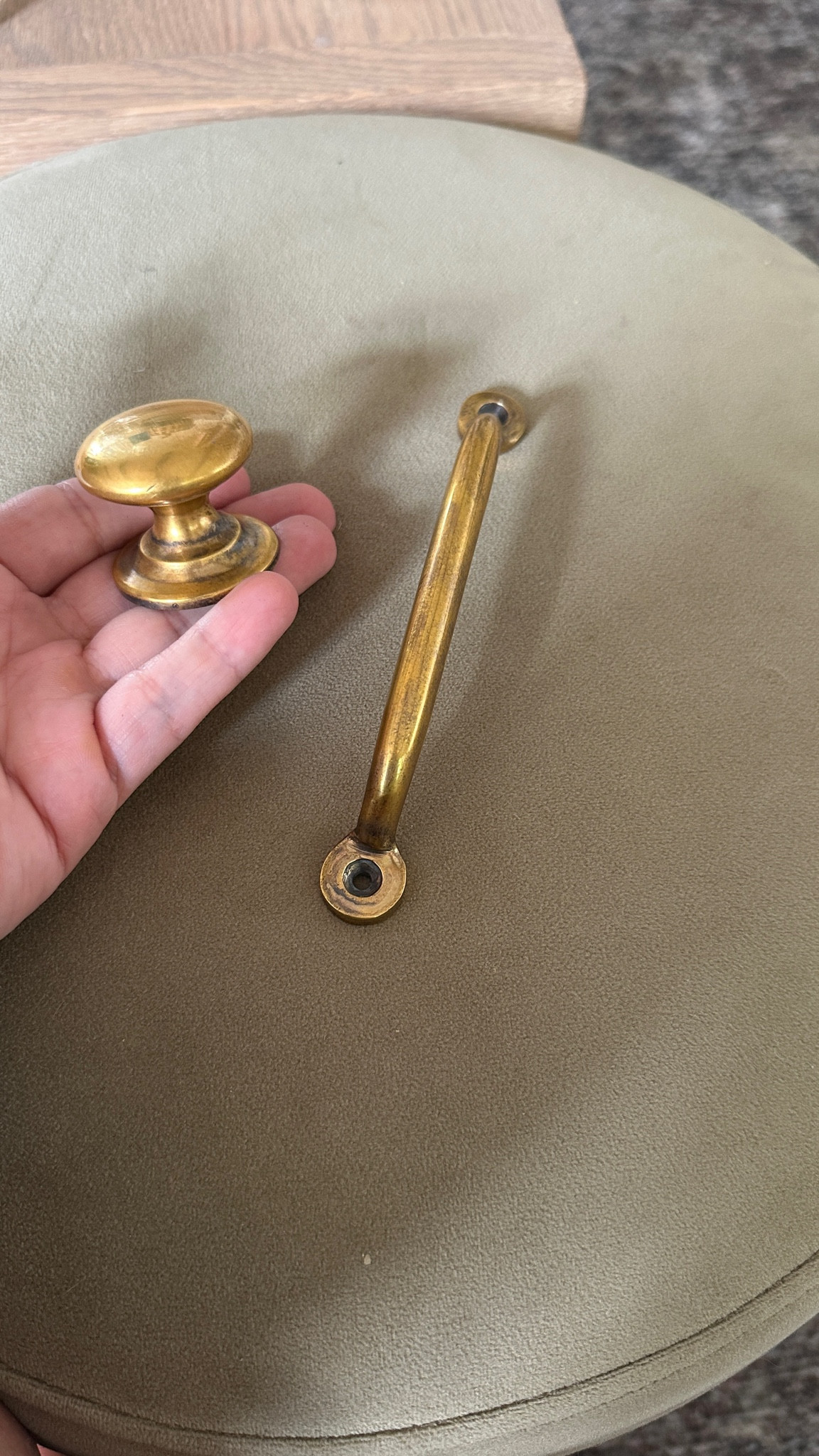 my island hardware 🤎 i have the 5 inch pull & 1 1/4  knob 

unlacquered brass 
hardware
cabinet hardware 

#LTKhome