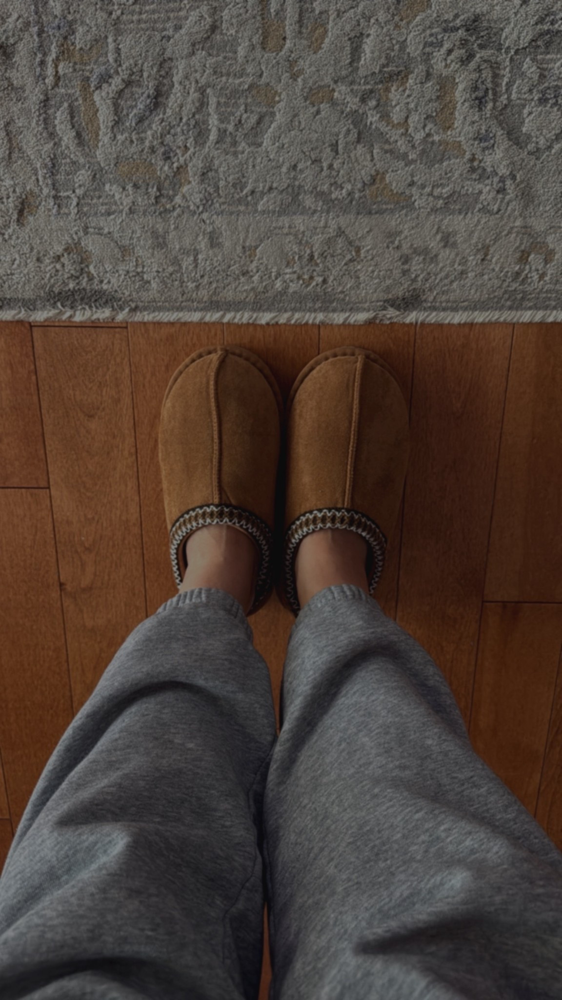 House slippers for less than $20 🫶🏼

#LTKShoeCrush #LTKFindsUnder50 #LTKSaleAlert