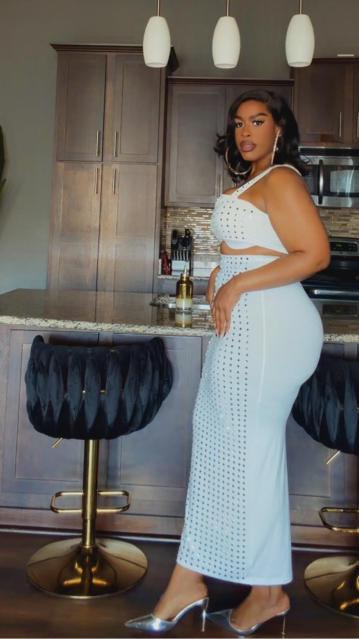 UNDER $25! This all white look screams “IT GIRL” and will be just the look you need to steal the show at all the upcoming all white parties this Spring and Summer! 

It's super stretchy and tall girl friendly! I'm 5'7, 205lbs wearing size large top and medium bottom.

#LTKMidsize #LTKFestival #LTKootd