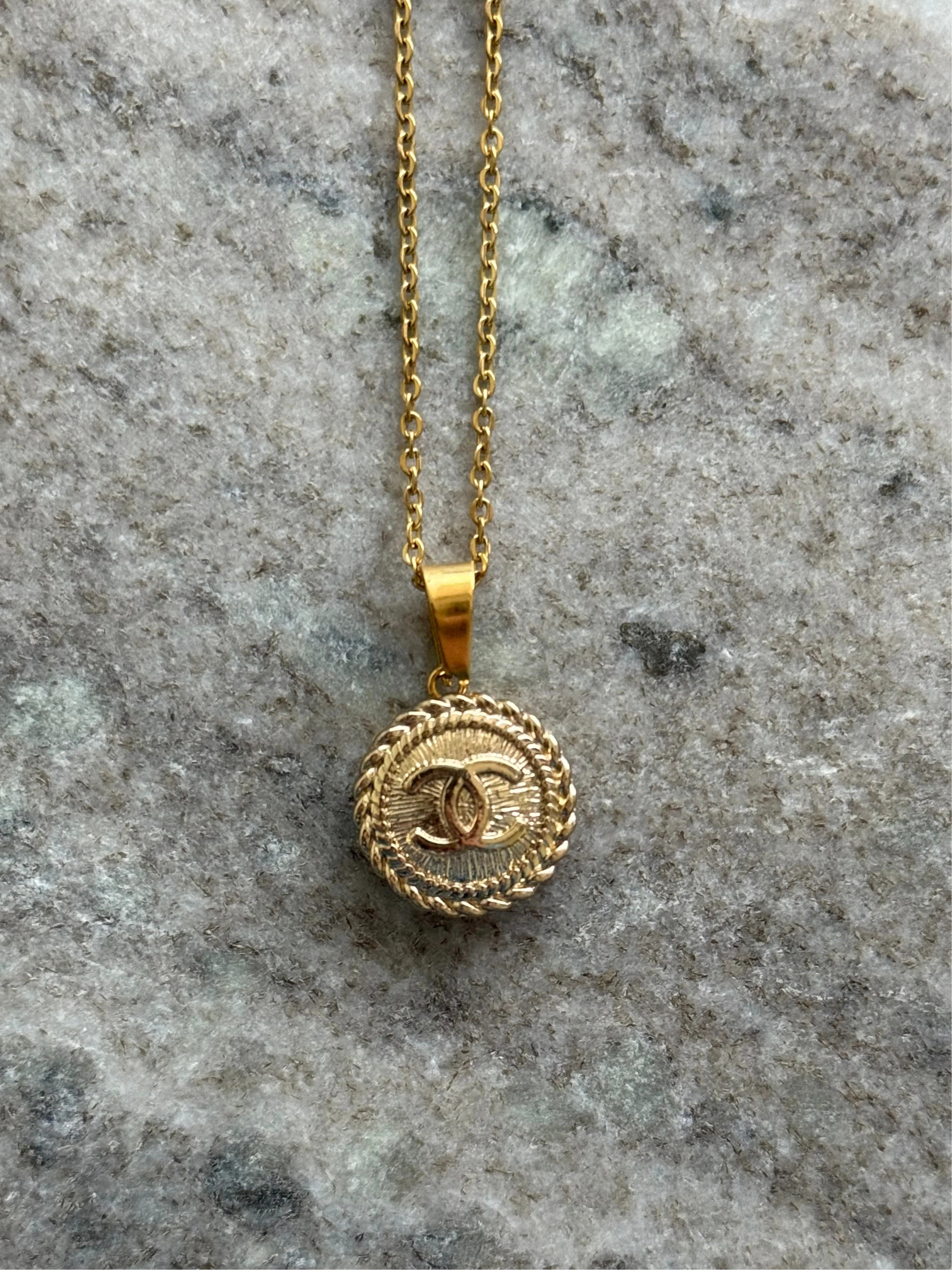 NEW!! Authentic Vintage Sunny Pendant in Gold | Glitzy Bella