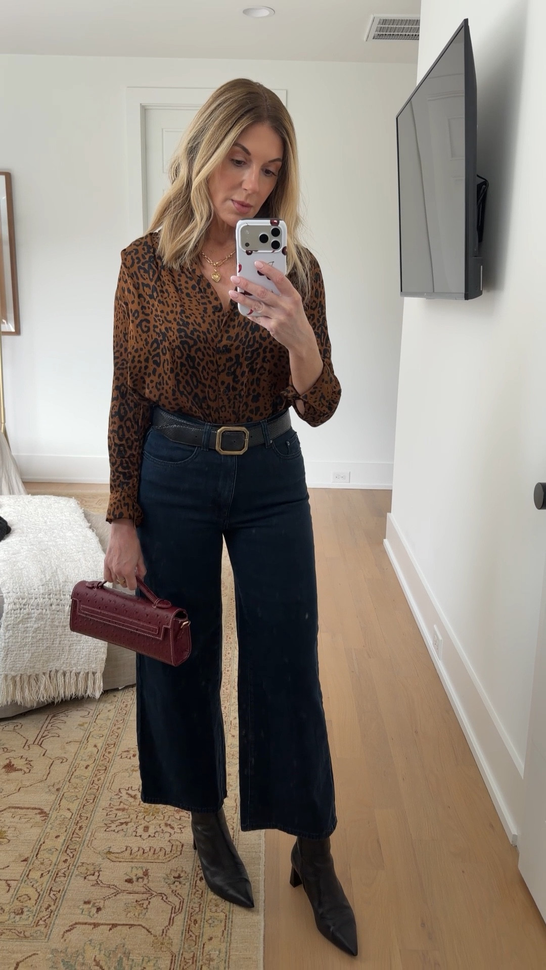 Found a new favorite pair of jeans.
Wide-leg crop, super soft, and easy to style. I’m wearing size 26.

#LTKootd #LTKOver40 #LTKSaleAlert