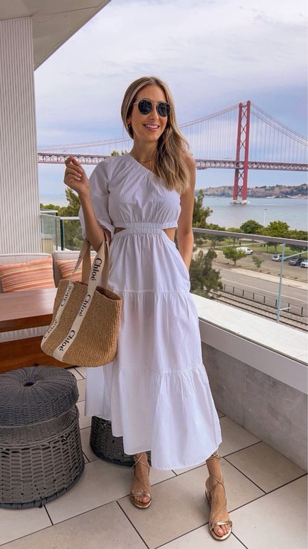 Beautiful white Amazon dress It has pockets. Runs true to size 
Wearing a size small


#LTKSeasonal #LTKOver40 #LTKStyleTip