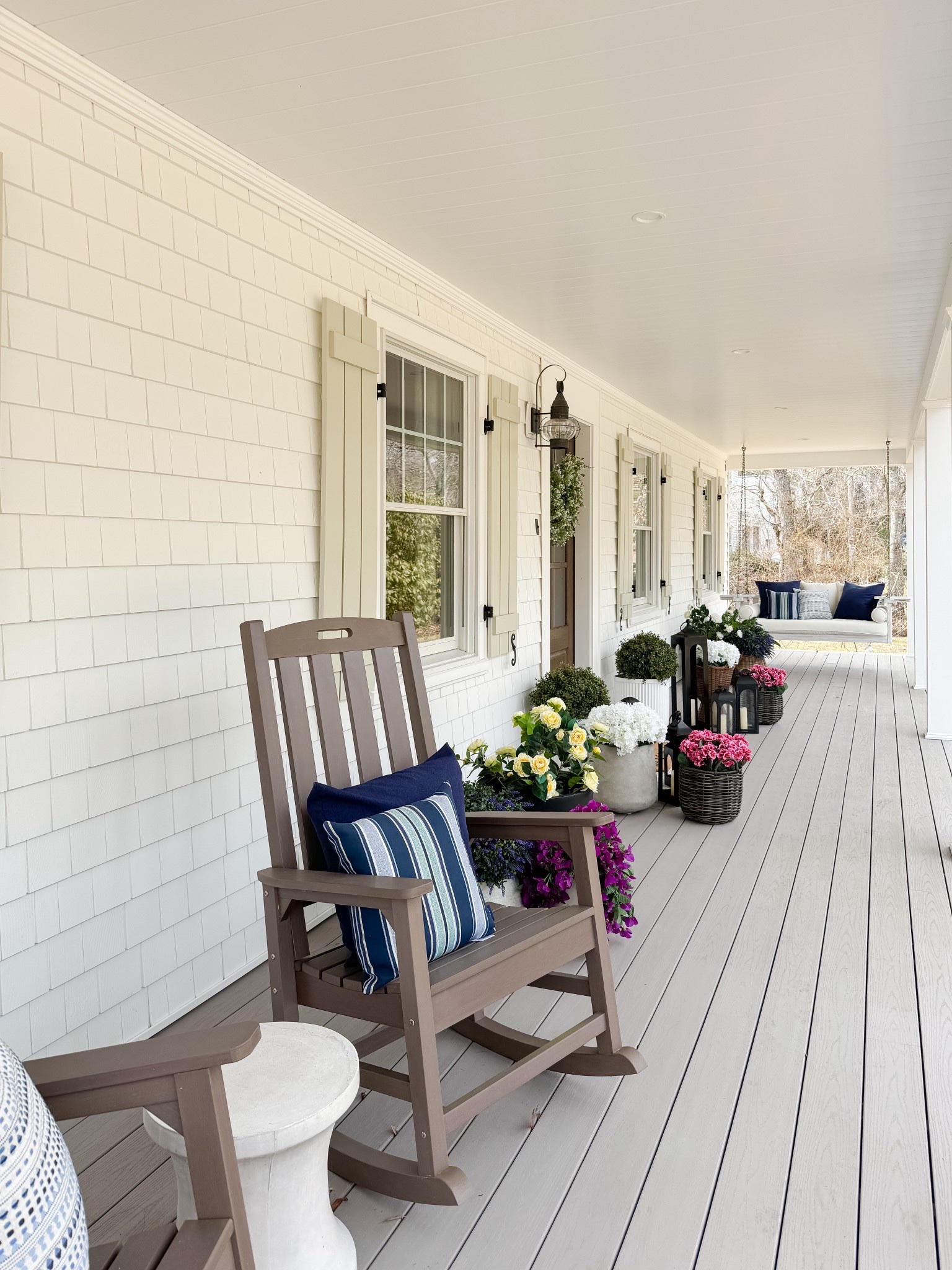 Spring Front Porch

Home  home decor  home favorites  spring front porch  spring home decor  seasonal decor  wreath  planters  area rug  coastal home

#LTKSeasonal #LTKHome