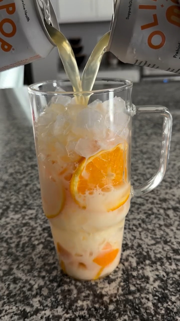 Orange cream refresher 🍊🤍 Tastes like a creamsicle🤤 #asmr #olipoppartner #drinktok #aesthetic #Recipe @drinkolipop