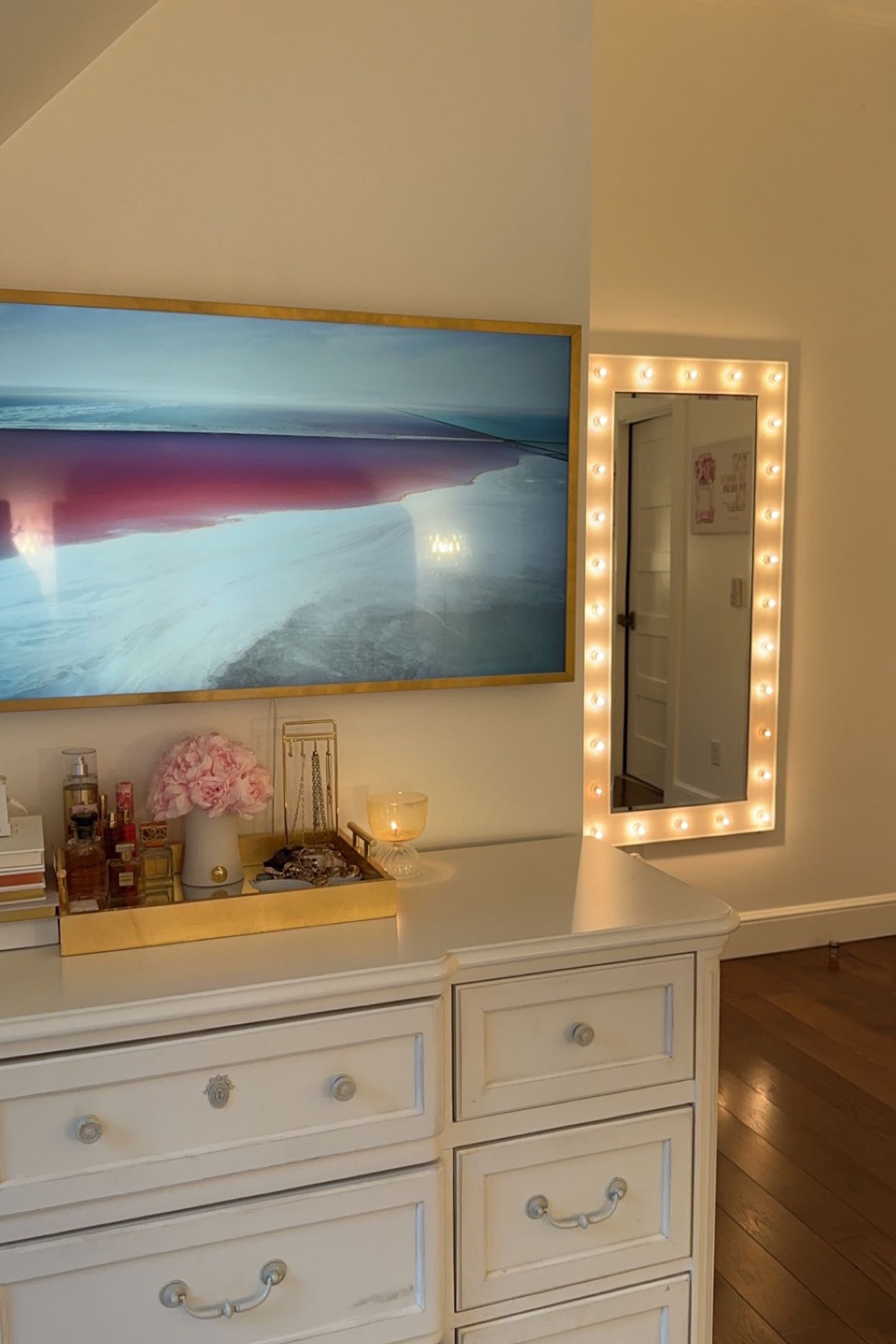 My Frame TV is on sale for prime day! Grab it before it’s gone. 26% off 🙌🏽🙌🏽 prime day deals | prime day favorites | Samsung frame tv | chic home decor | prime day home | Amazon home finds | Amazon home decor | Amazon favorites | Amazon prime day 

#LTKStyleTip #LTKHome #LTKSaleAlert