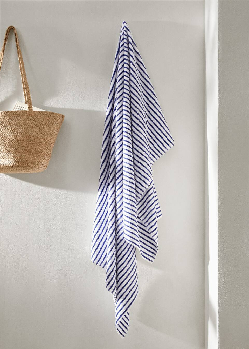 Striped beach towel 100x180cm | MANGO (US)