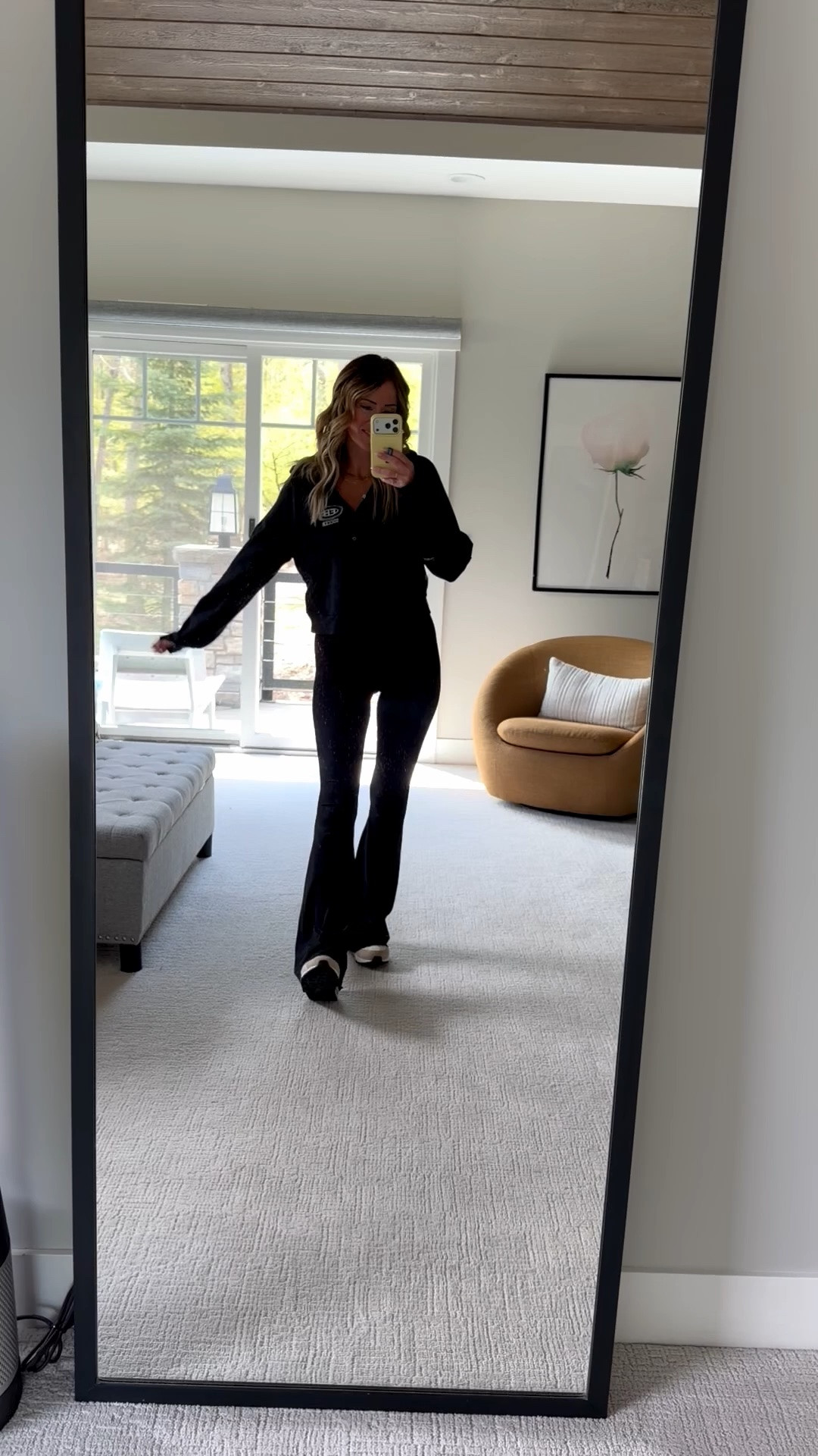 Soccer mom game day outfit for chilly spring days on the soccer field 
#soccermom 
Black flare leggings lululemon