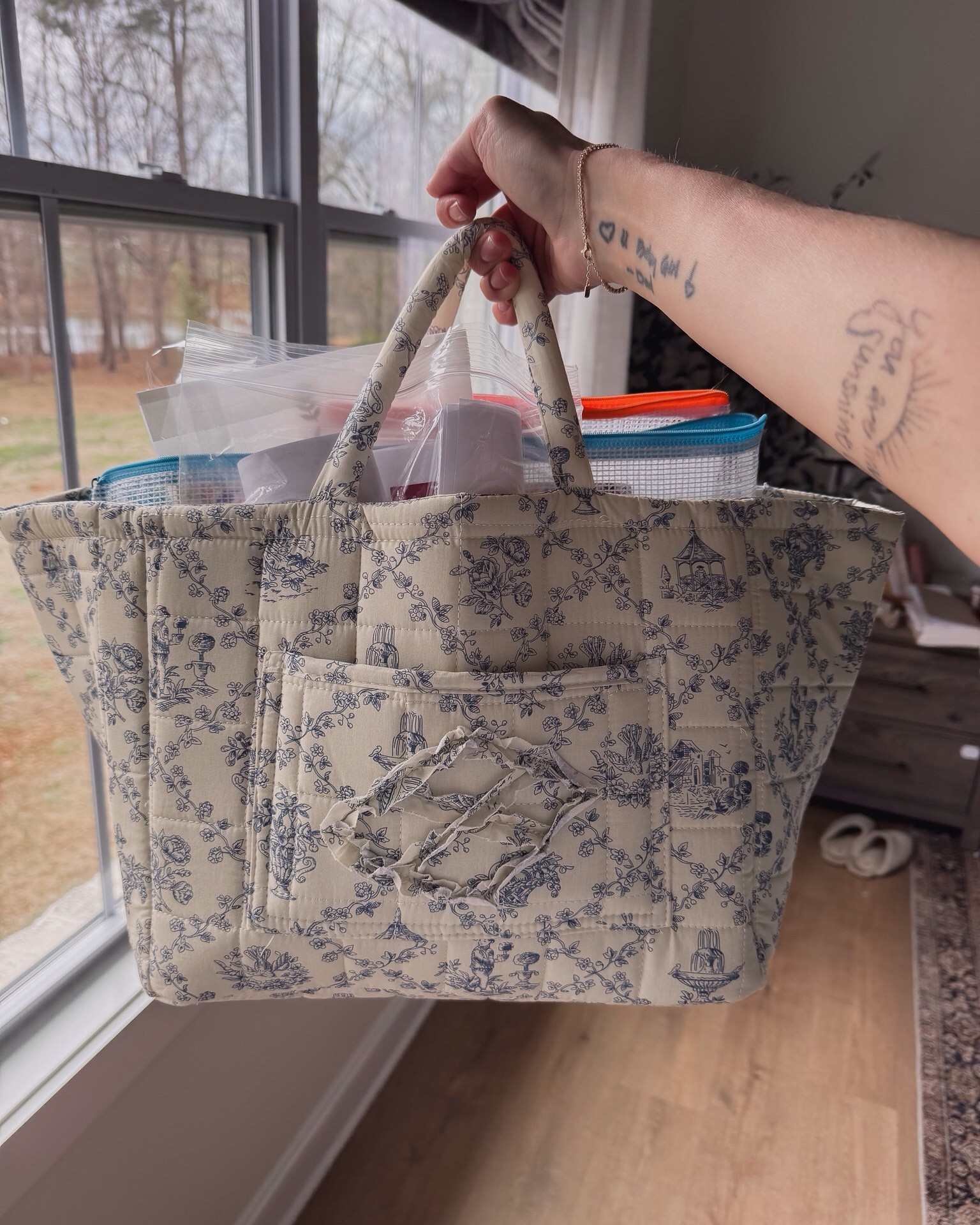 My newest Amazon finds that I’m LOVING 🌟 

This adorable quilted tote is perfect for a hobby bag. The monogrammed card holder is great for when you’re on the go and don’t want the fuss of a whole wallet!

#LTKdayinmylife #LTKgrwm #LTKselfcare