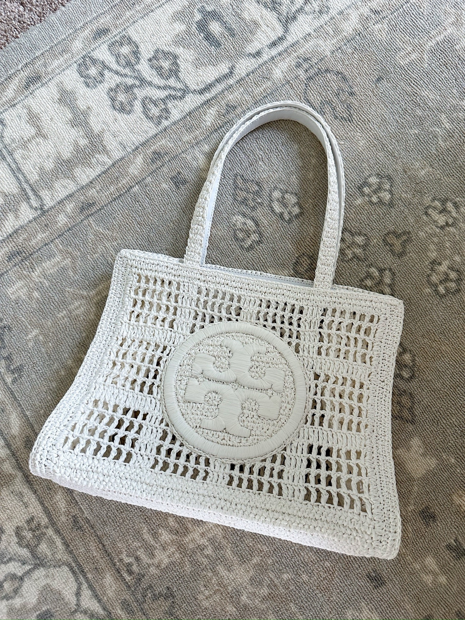 This adorable Tory Burch summer tote bag is a bestseller! It’s the perfect vacation bag! Summer bags // beach bags // woven bags // Tory Burch bags // Nordstrom finds // bestsellerr

#LTKItBag #LTKSeasonal #LTKTravel