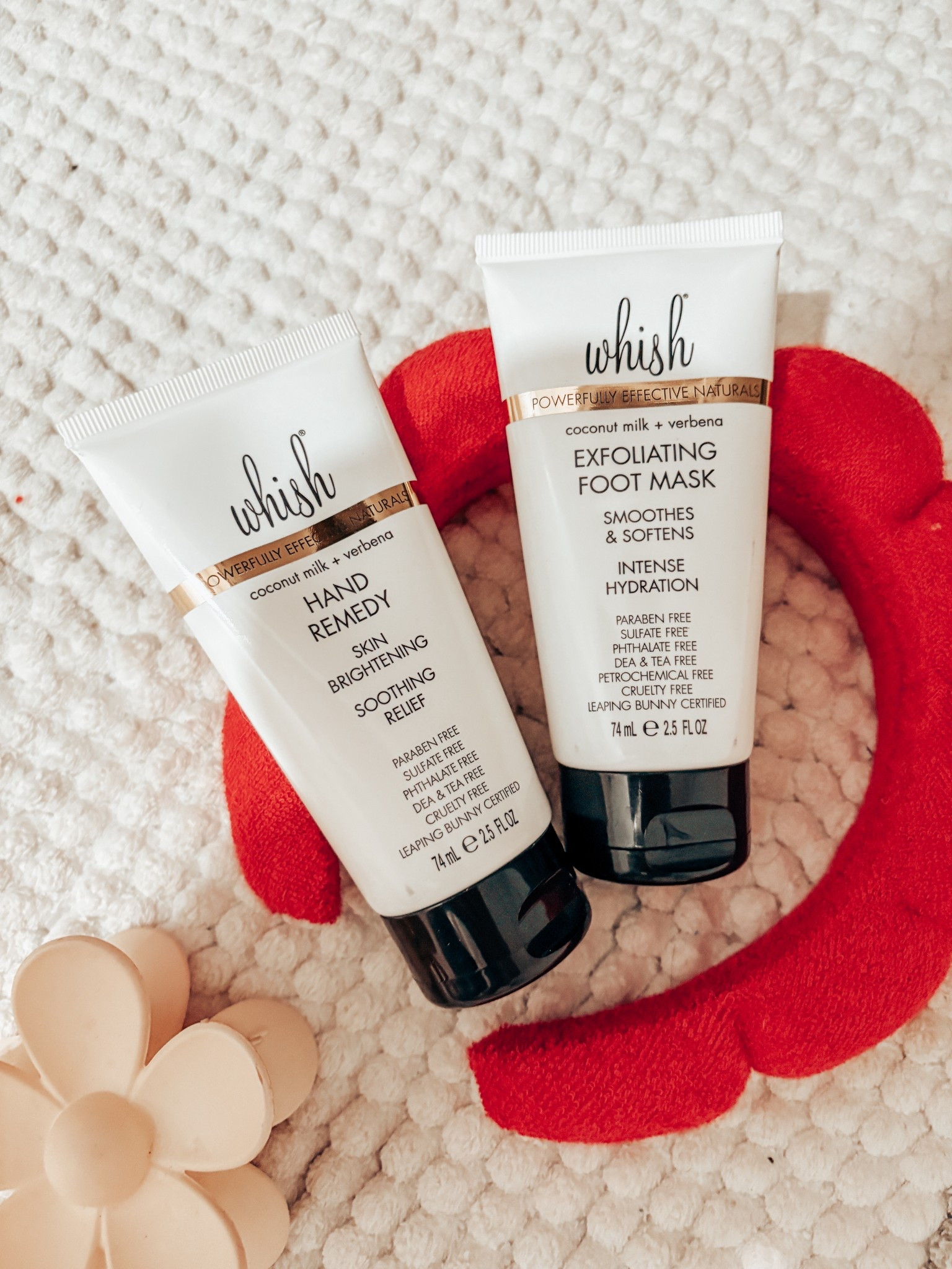 If your hands + heels need a reset… this is it.

I started using the Hand Remedy + Exfoliating Foot Mask from Whish Beauty and the difference is already noticeable.

• smoother texture
• more hydration
• actually feels like it’s working

Easy add to your routine, especially before summer.

#LTKselfcare #LTKmorningroutine #LTKmomlife