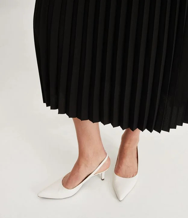 Saia Midi Evasê em Crepe Plissado Preto - Lojas Renner | Renner (BR)