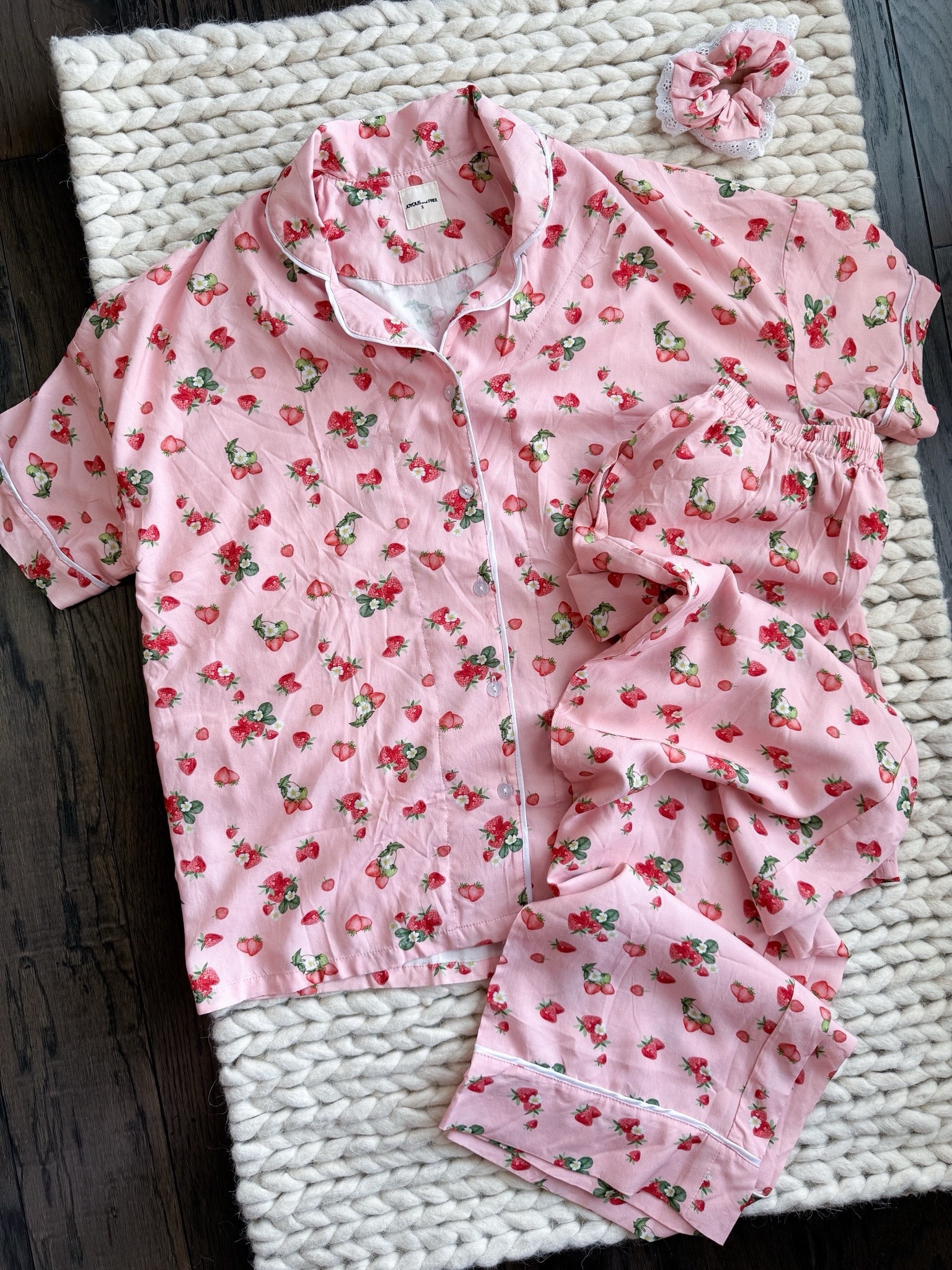 The cutest spring + summer pajamas from Joyous & Free Lounge. I sized up to small for an oversized fit. 

Fruit Pajamas - Strawberry Pajamas - Cute Pajamas   

#LTKStyleTip #LTKActive #LTKGiftGuide