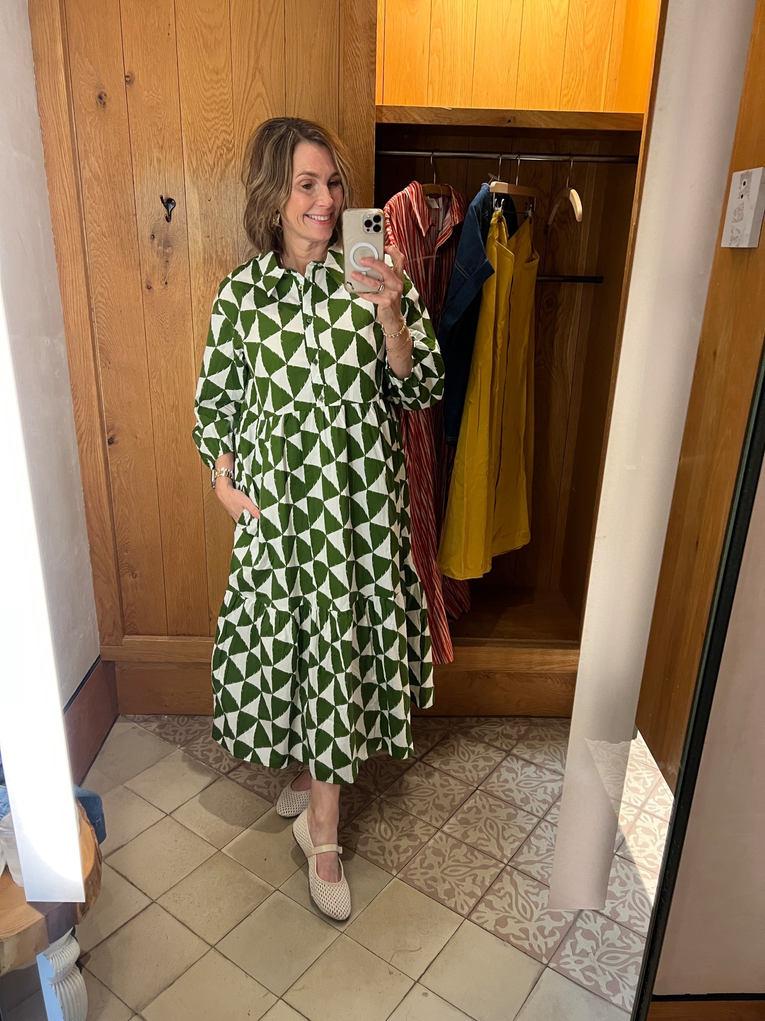 I’m so late to the game finally trying this dress….its a definite win!  I would say it’s true to size if not a little big.  I needed a medium 

#LTKWorkwear #LTKMidsize #LTKOver40