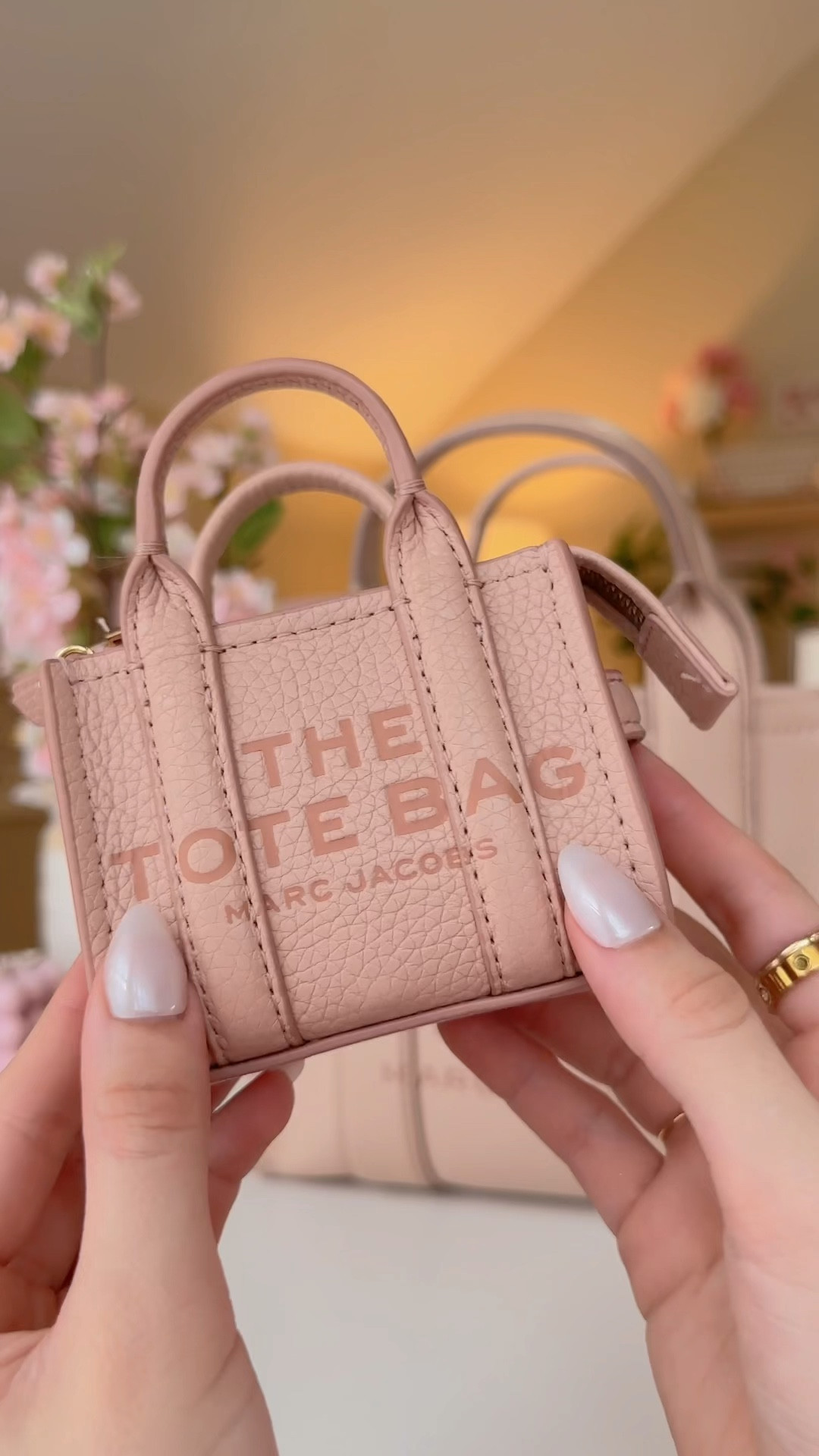 Pack my mini tote bag with me 🧸🤍

♡

♡

♡

♡ Cute•Beauty•Bag•pack with me•tote bag•Soft girl•Girly•Pink•Makeup reel•Pink girl•Pinterest•Girly girl aesthetic•Clean aesthetic•Makeup•Pinterest girl•Girly Setup•pc setup• cozy desk space•cozy space•desk setup•girly•all pink•That girl•Soft girl•pink princess•Coquette•Beauty•Bag essentials•Aesthetic•Girl therapy•Girly things•Girly inspo• ♡


🏷️
#thatgirlaesthetic #pinkprincess #whatsinmypurse #aesthetically #bows #whatsinmybag #makeupbag #pinkaesthetic #coquette #coquetteaesthetic #summerfridays #aesthetic #prettypackaging #pilatesprincess #thatgirl #pinkpinkpink #pinterestinspired #makeuplover #pinterest #pink #makeup #girly #dollette #dolletteaesthetic #beauty #girlythings

#LTKVideo #LTKBeauty #LTKItBag