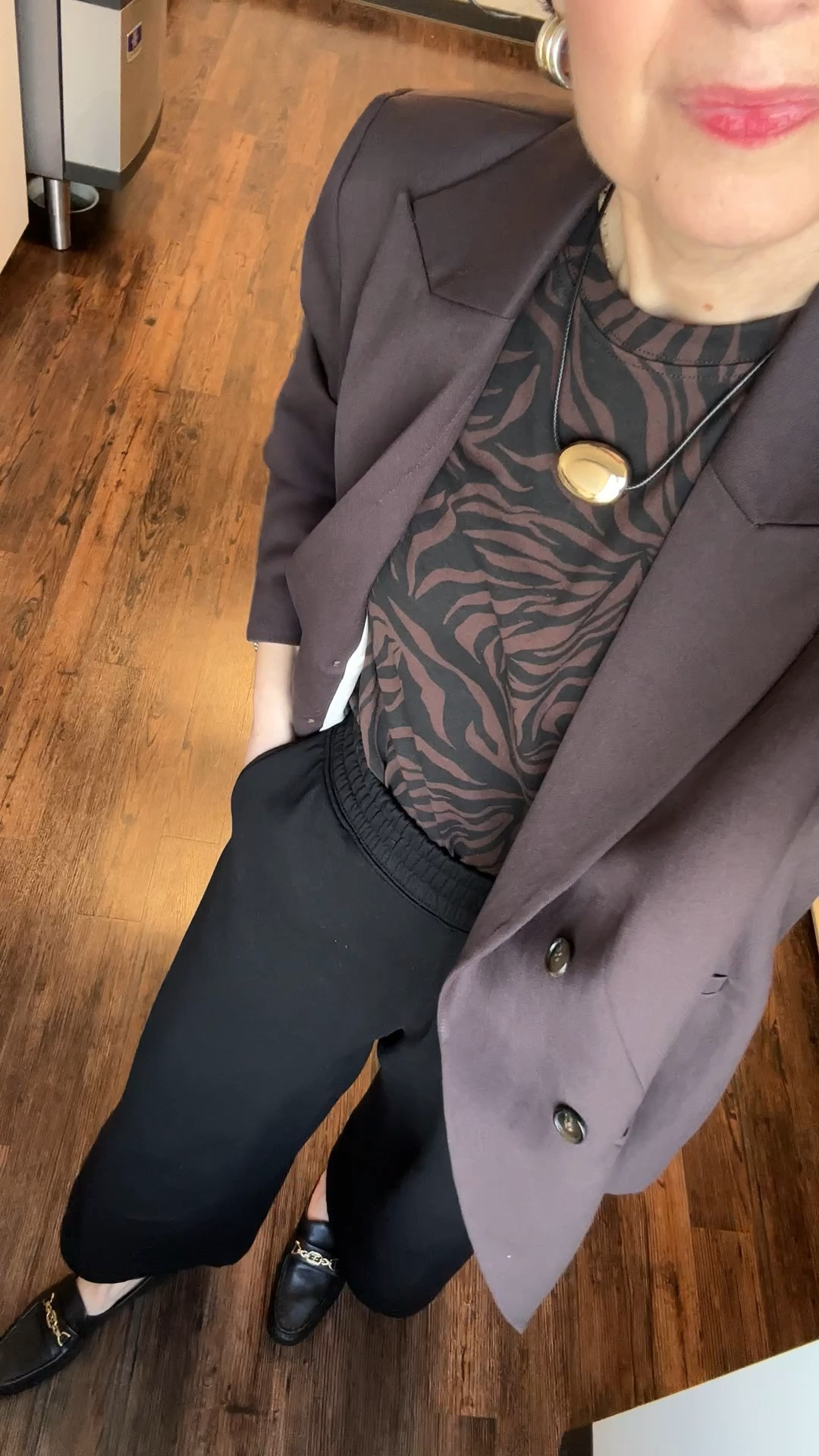 Wednesday OOTD - wearing a small in tee! My necklace just sold out but I linked an identical one. I also linked a couple similar blazers. 
.
.
#ootd