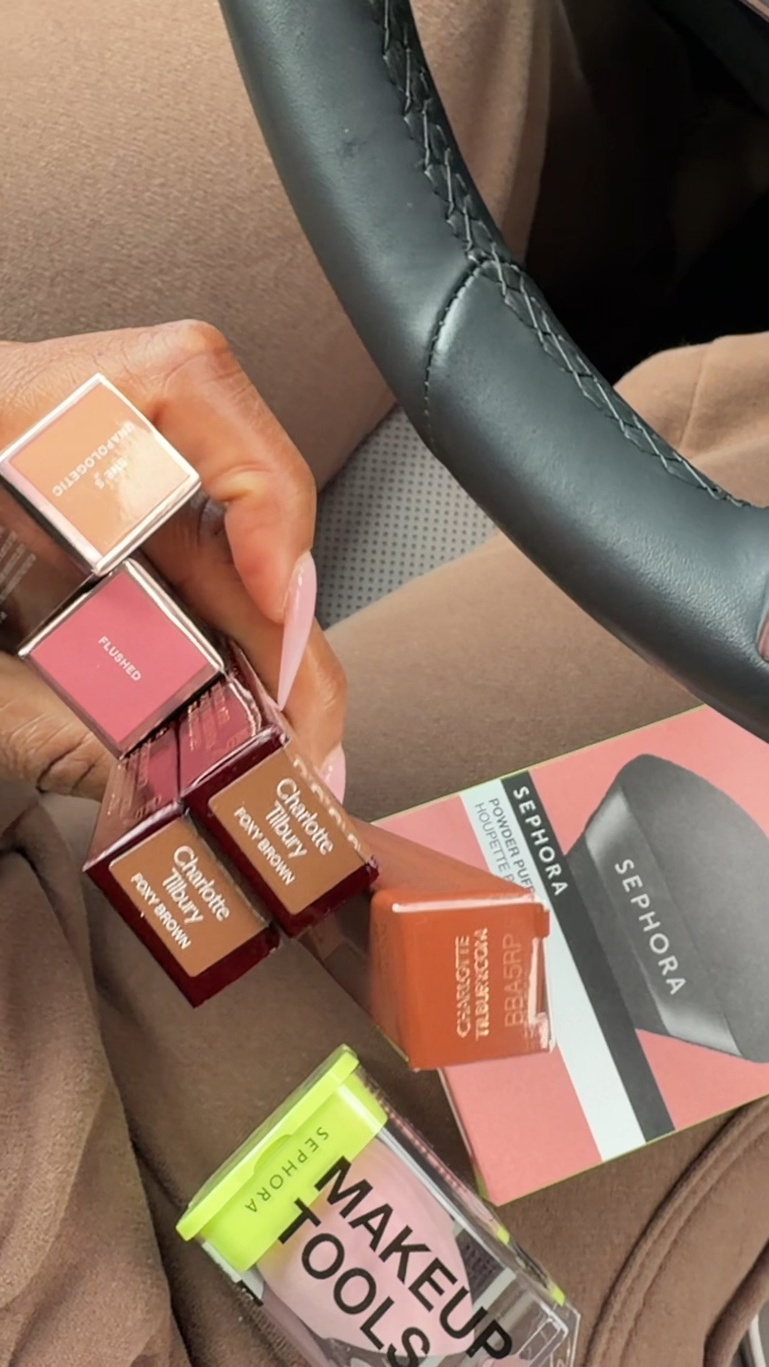 Scroll to shop! ✨ My favorite makeup. Everything is linked below.👇🏾

Desliza para comprar. ✨ Mi maquillaje favorito.

📲 Download the free LTK app & follow me @kirasfashionfinds to shop all my daily finds.

#LTKSaleAlert #LTKBeauty #LTKgrwm