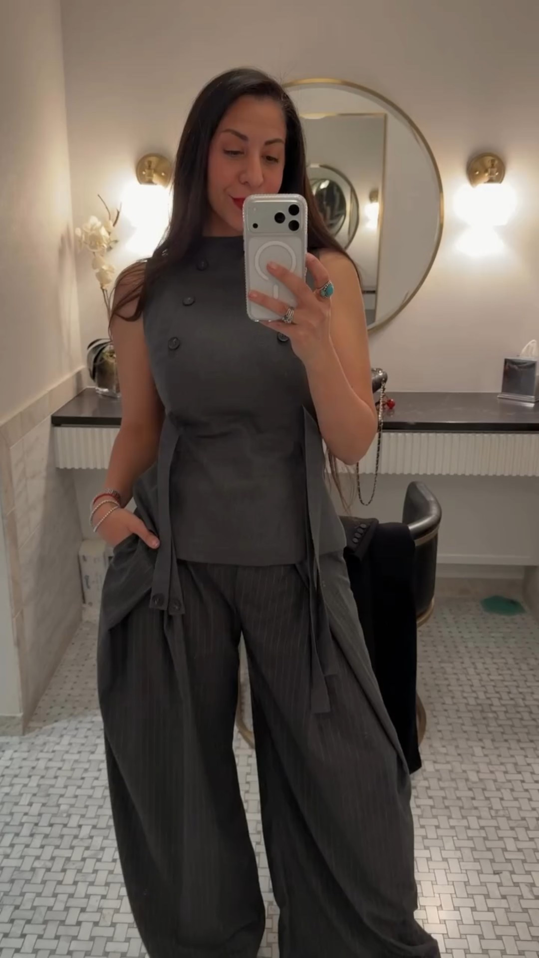 Did someone say finance bro? The dress code was banker, but I came inspired by Dries Van Noten and Comme des Garcons. 
•
#avantgarde #deconstructed #financebroker #whatiwore #pinstripes #menswear #fashionenthusiast

Zara mockneck top in charcoal - size L 3067/146/822
Zara Collection pinstripe pant - size s
7149/247/802