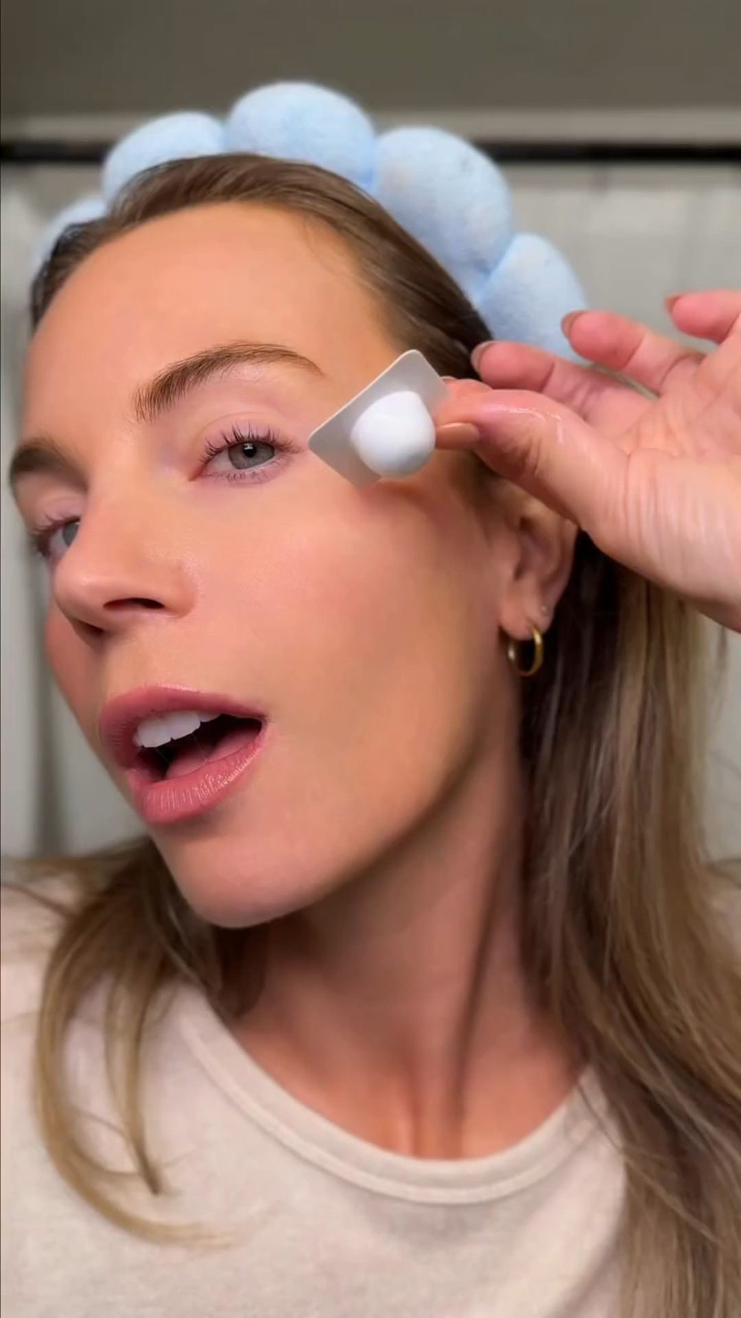 Need some extra moisture? Then you need the new ampoule plunge set from @wellage.usa 💙 

Comment Shop to get a link to your dms! 

#wellage #blueampoule #hyaluroni̇caci̇d #koreanskincare #glowingskin