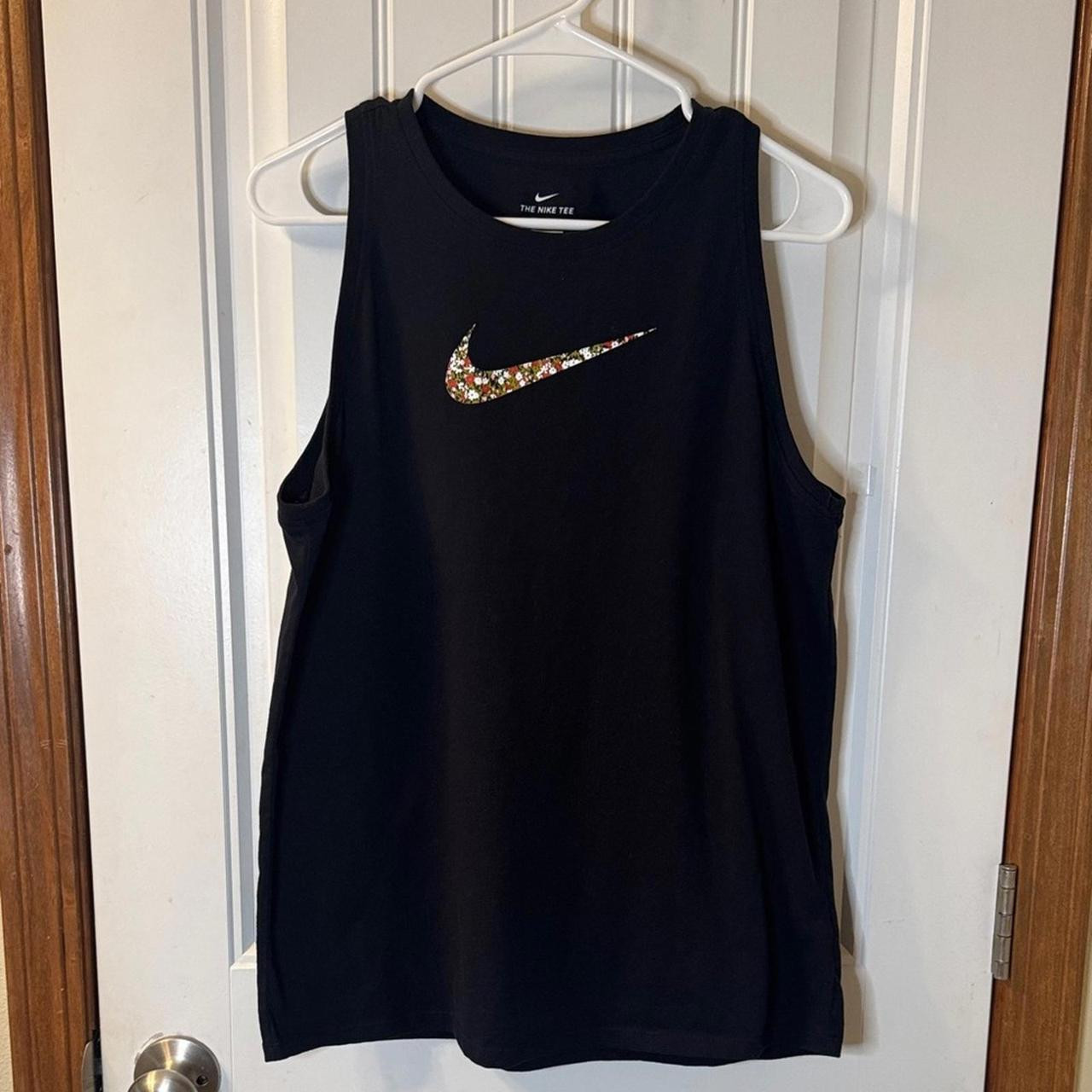 Nike Women's Tank top - Black - L | Depop US