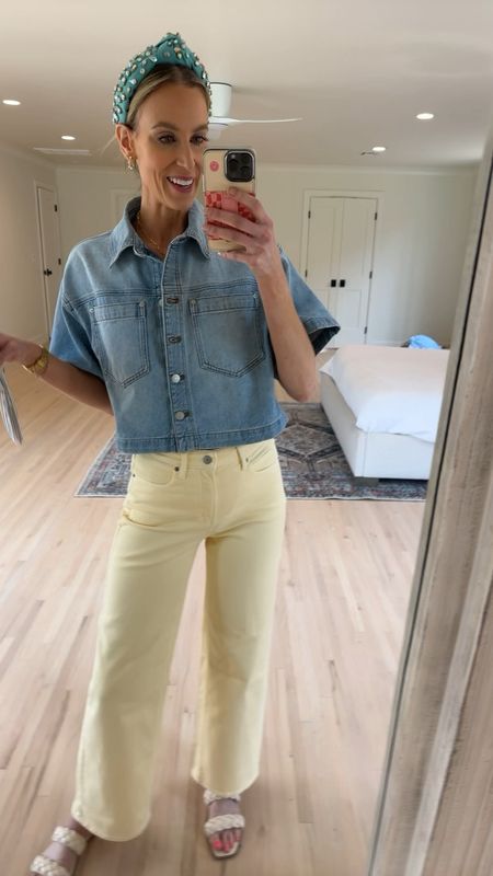 I’m in love with these yellow jeans and cropped jean/chambray top!