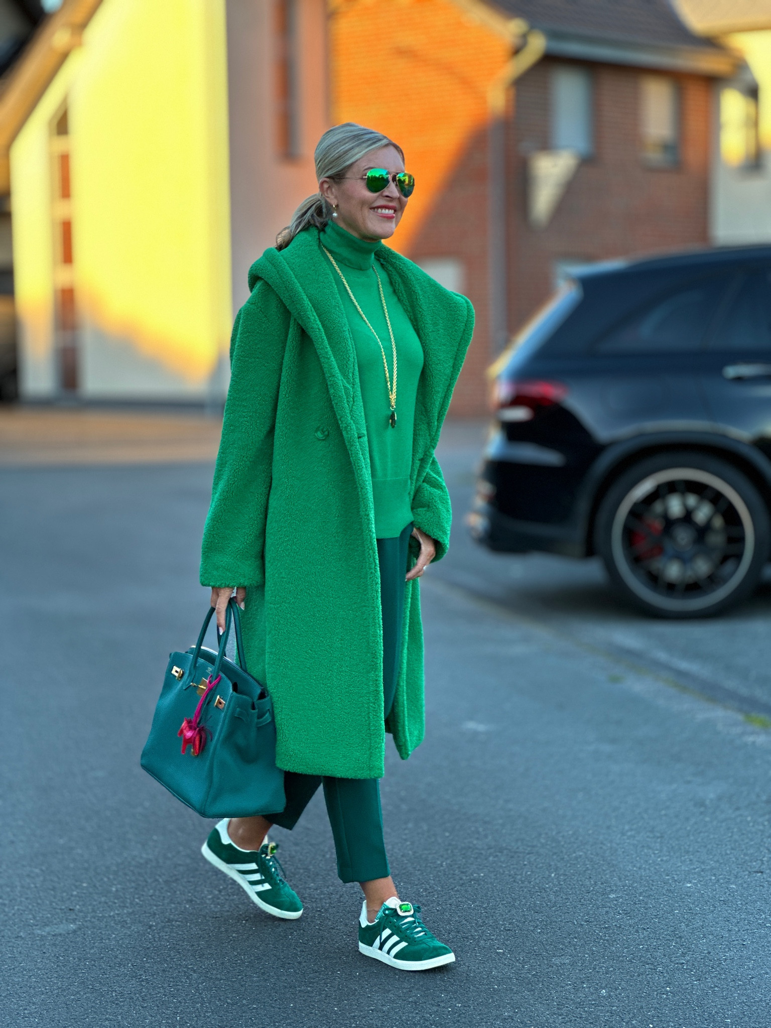 Teddymantel Teddycoat Fakefurcoat Fakefur grüner Mantel Greencoat Adidas Gazelle Birkin 35 Rollkragenpullover Rollneck Rayban 

#LTKshoecrush #LTKstyletip #LTKover40