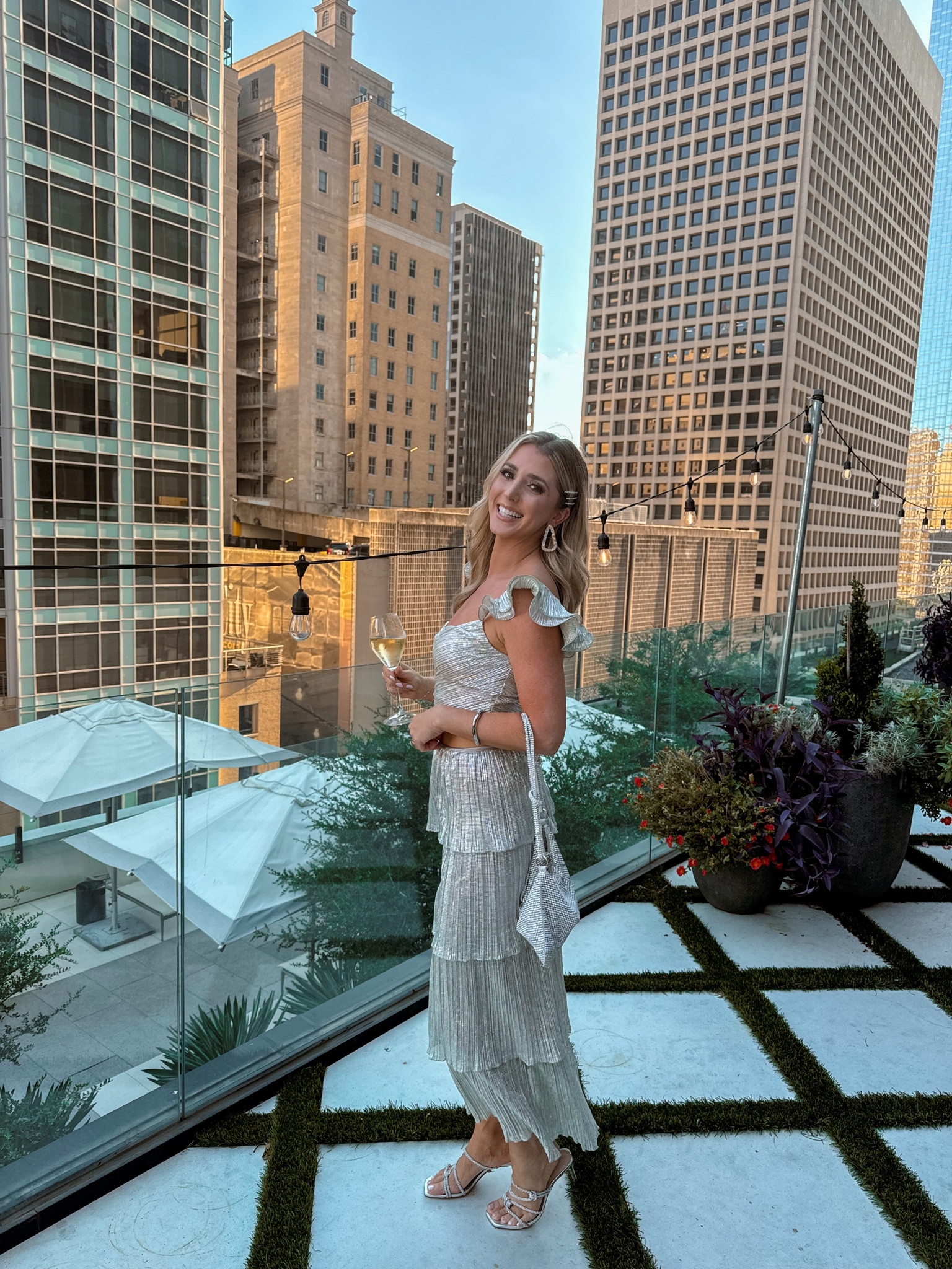 Last nights LTK con silver frost yourself frosted glam dress! Wearing size small. Runs tts. If you’re between I’d size up. Heels run tts and are on sale. Sequin Bag is Amazon 

#LTKShoeCrush #LTKCon #LTKStyleTip