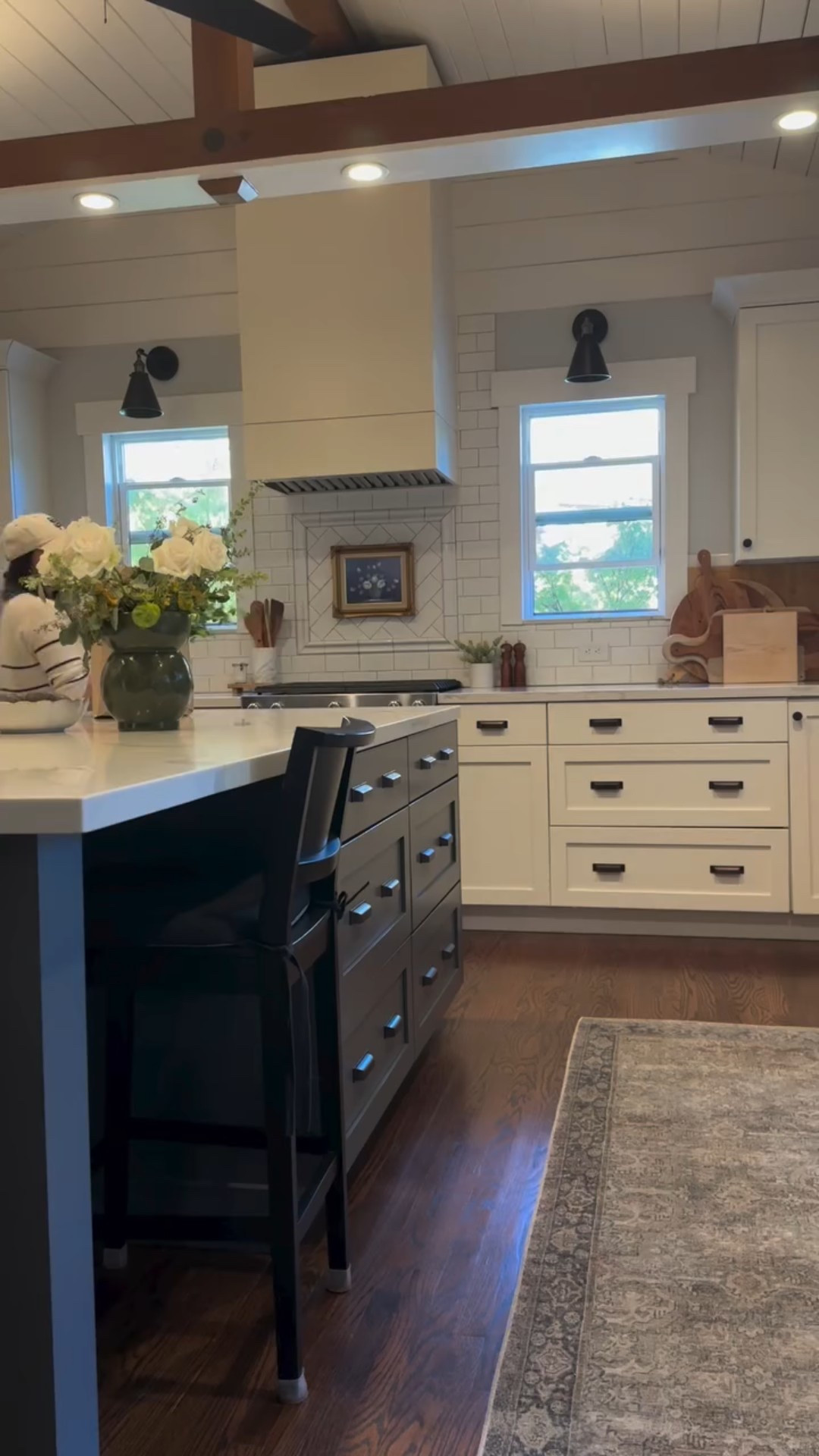 Fresh flowers + a clean kitchen = the perfect combo and I really needed it!

Spending Sunday, doing Sunday things… grocery run, getting fresh flowers, a little bit of design work, stretch/yoga class, meal prep, laundry and my son’s baseball game. A full day but it’s doing all the things I love (minus the laundry) 😉. Happy Sunday friends! 

.
.
.
.
#bayareainteriordesigner #eastbaydesigner #momlifeisthebest #interiordesignerslife #workingmomlifestyle  #kitchendesigner #kitchendesigninspo #sundayfundays